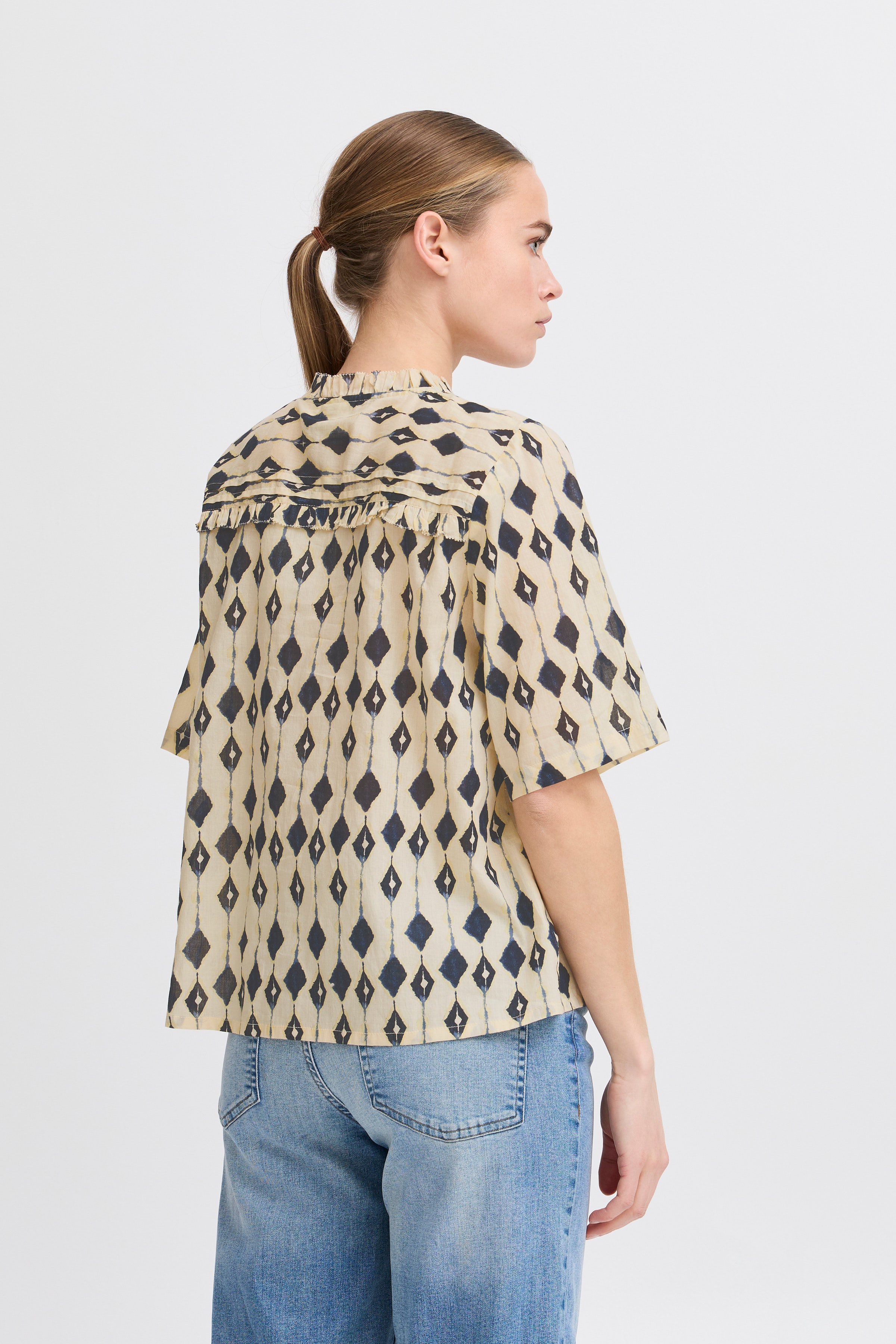 Kortermet bluse LOOKBOOK BACK 20122885-204419