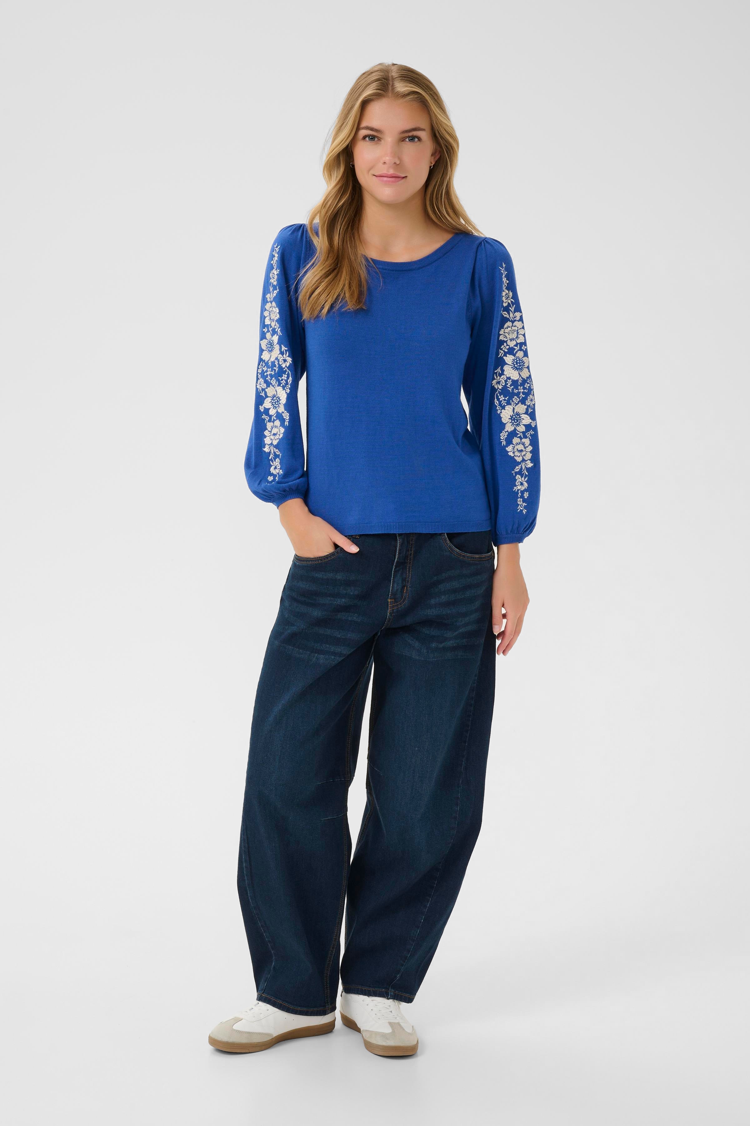 CRVillea Pullover LOOKBOOK FRONT 10614295-194055