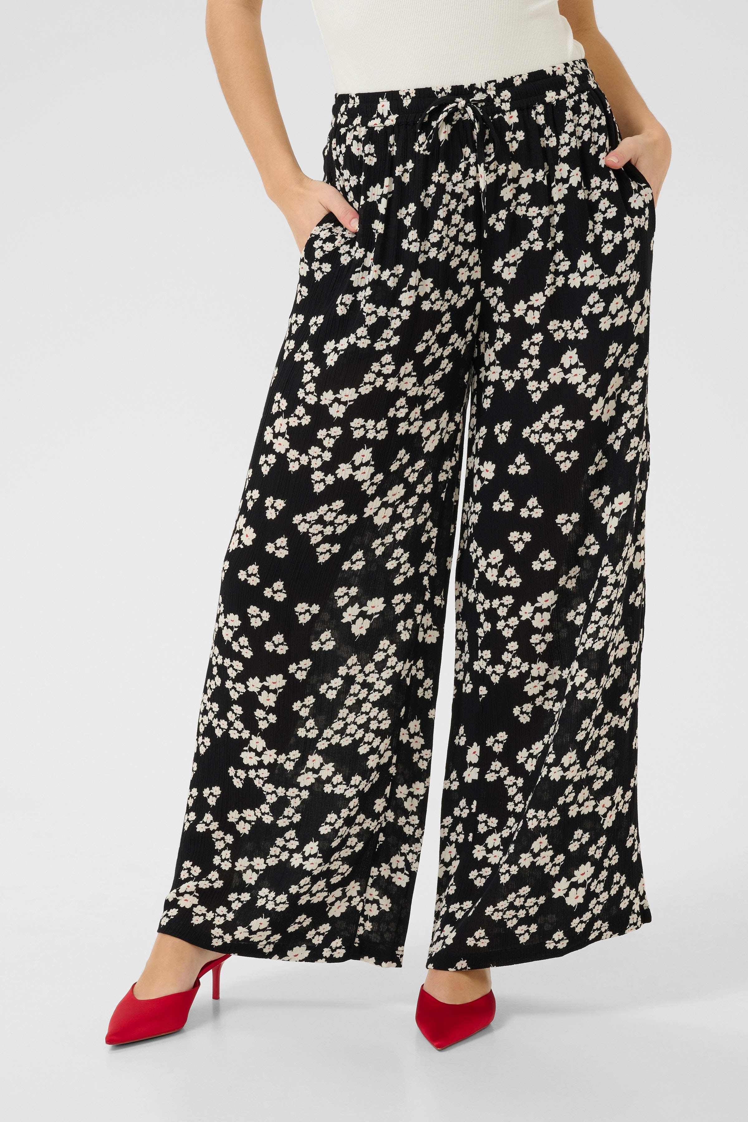 KAthora Trousers LOOKBOOK FRONT 10510037-107561
