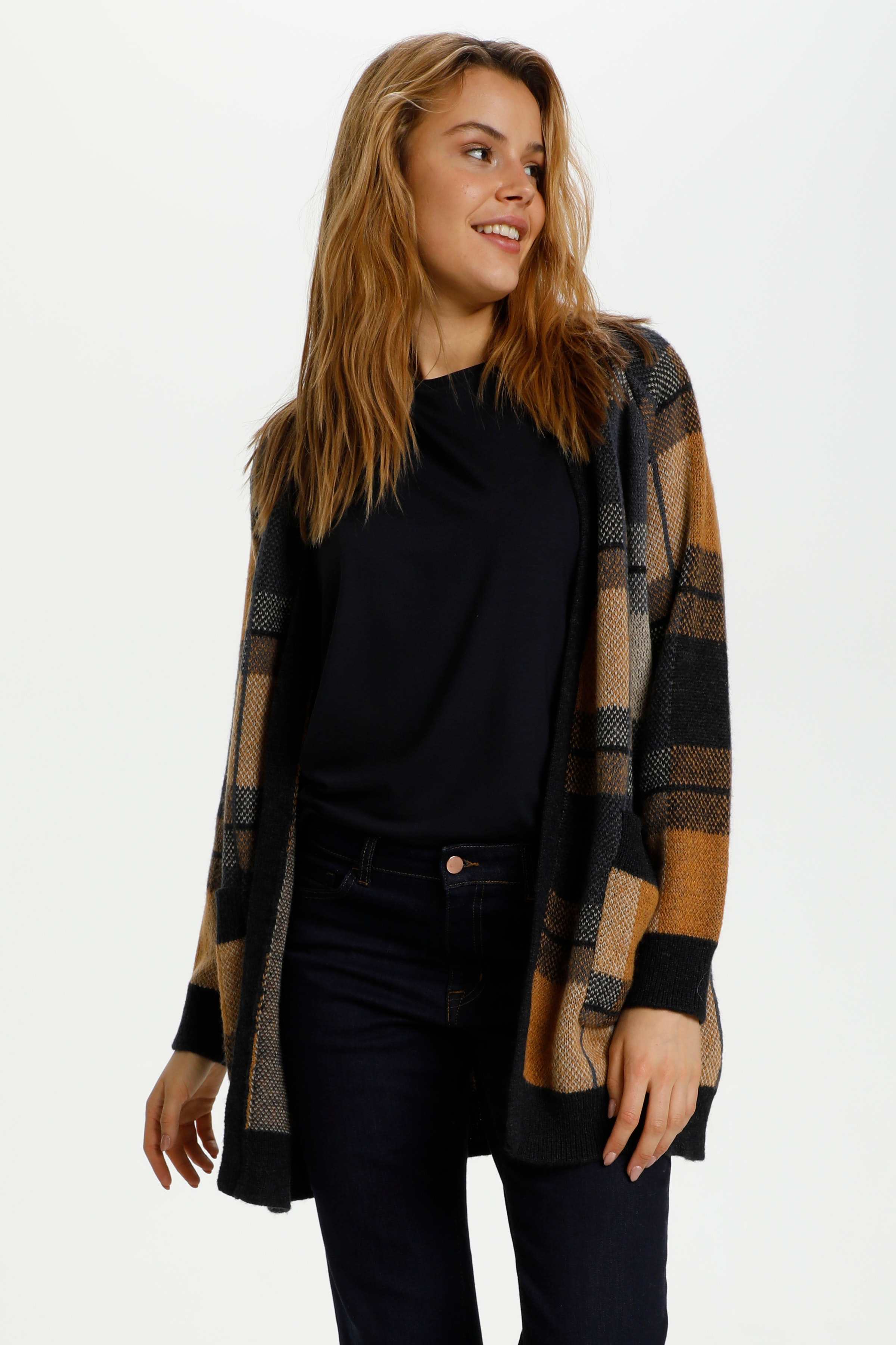  IbenaSZ Cardigan

 LOOKBOOK FRONT 30511373-193713