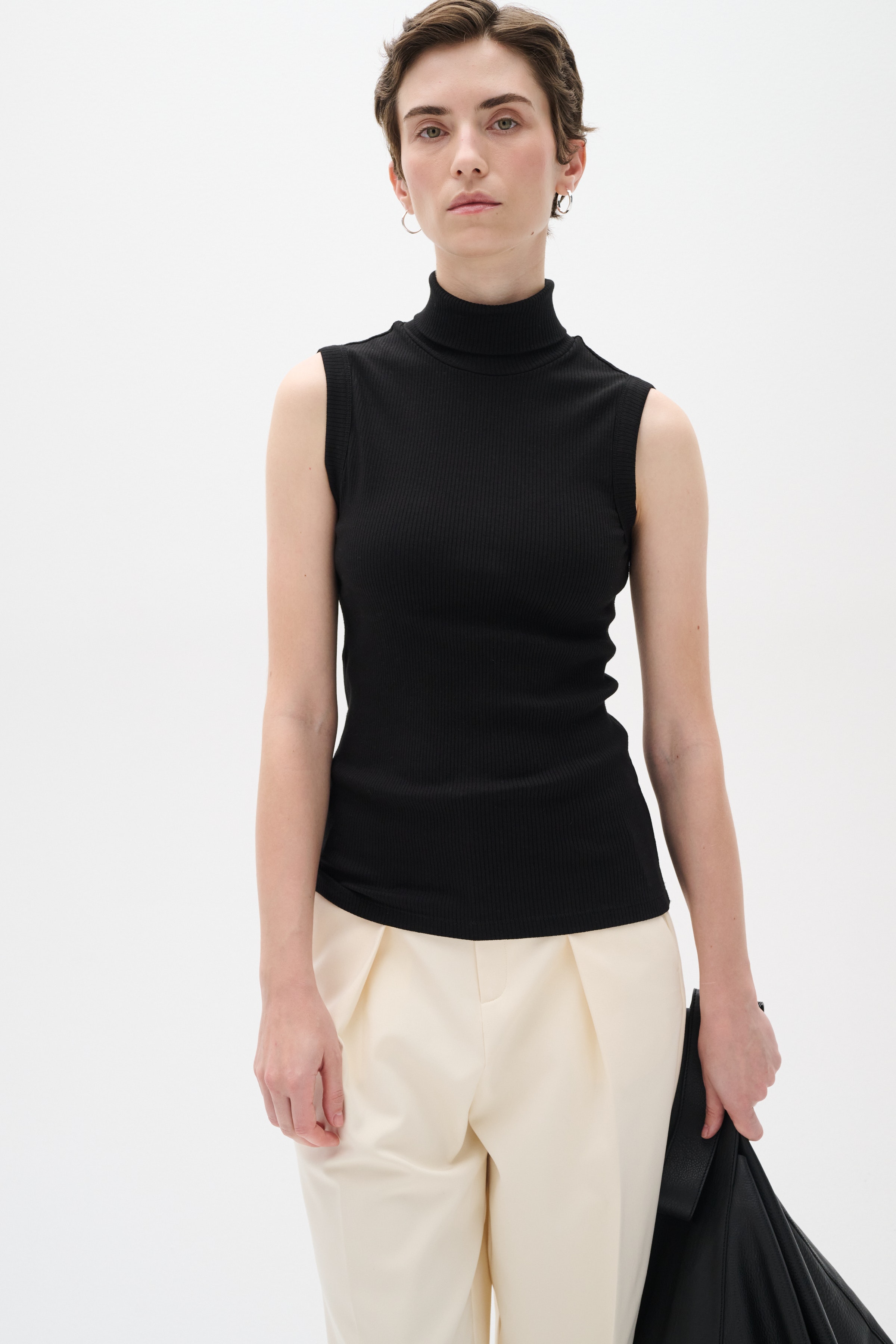 DAGNAIW Turtleneck TOP LOOKBOOK FRONT 30106690-194008