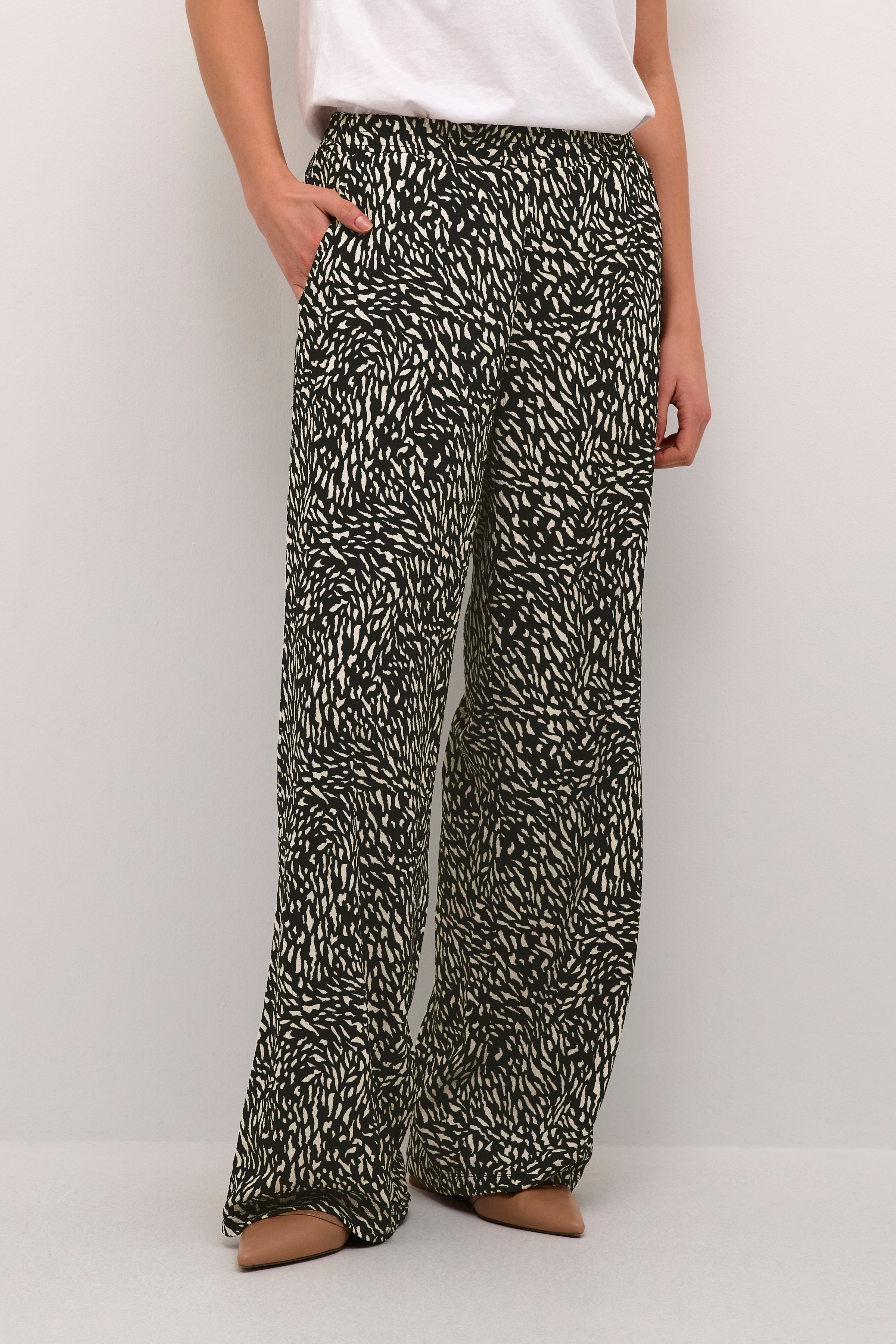 BPtora Trousers LOOKBOOK FRONT 10590642-105736B