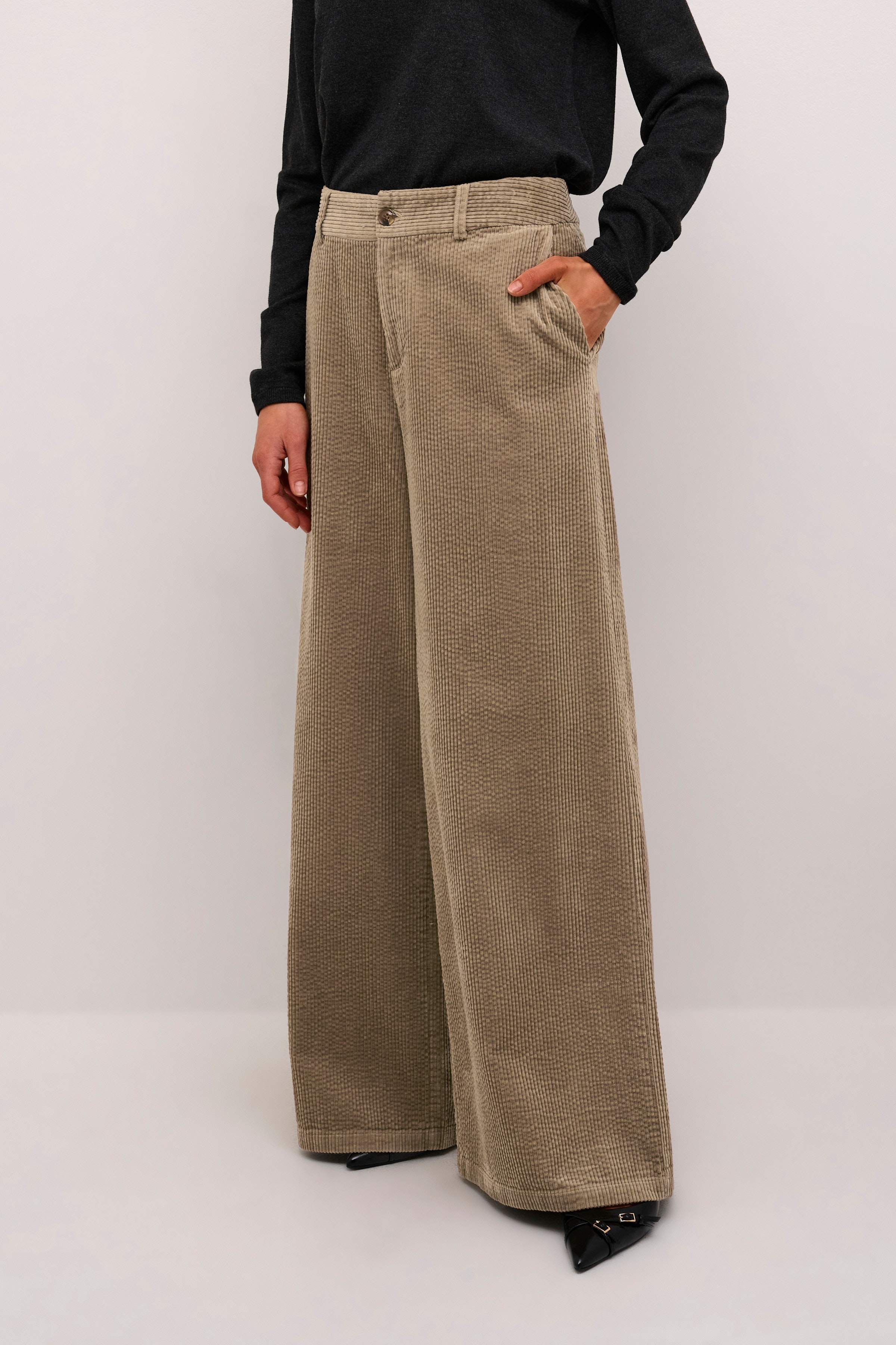 CUklay Corduroy Trousers LOOKBOOK FRONT 50111043-171310