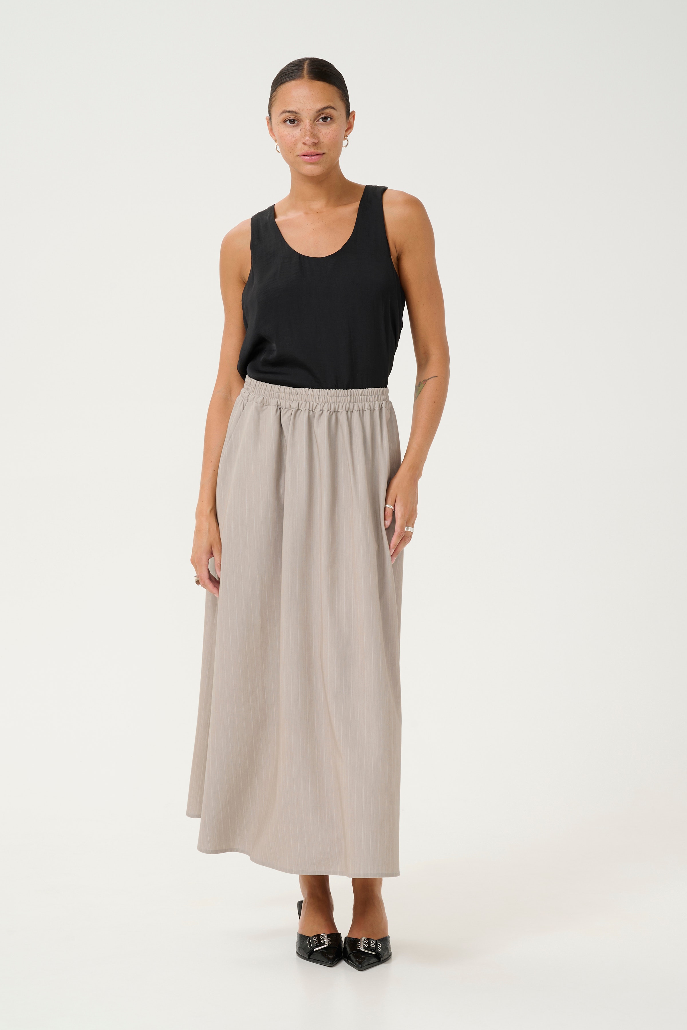 KAesther Skirt LOOKBOOK FRONT 10509644-107069