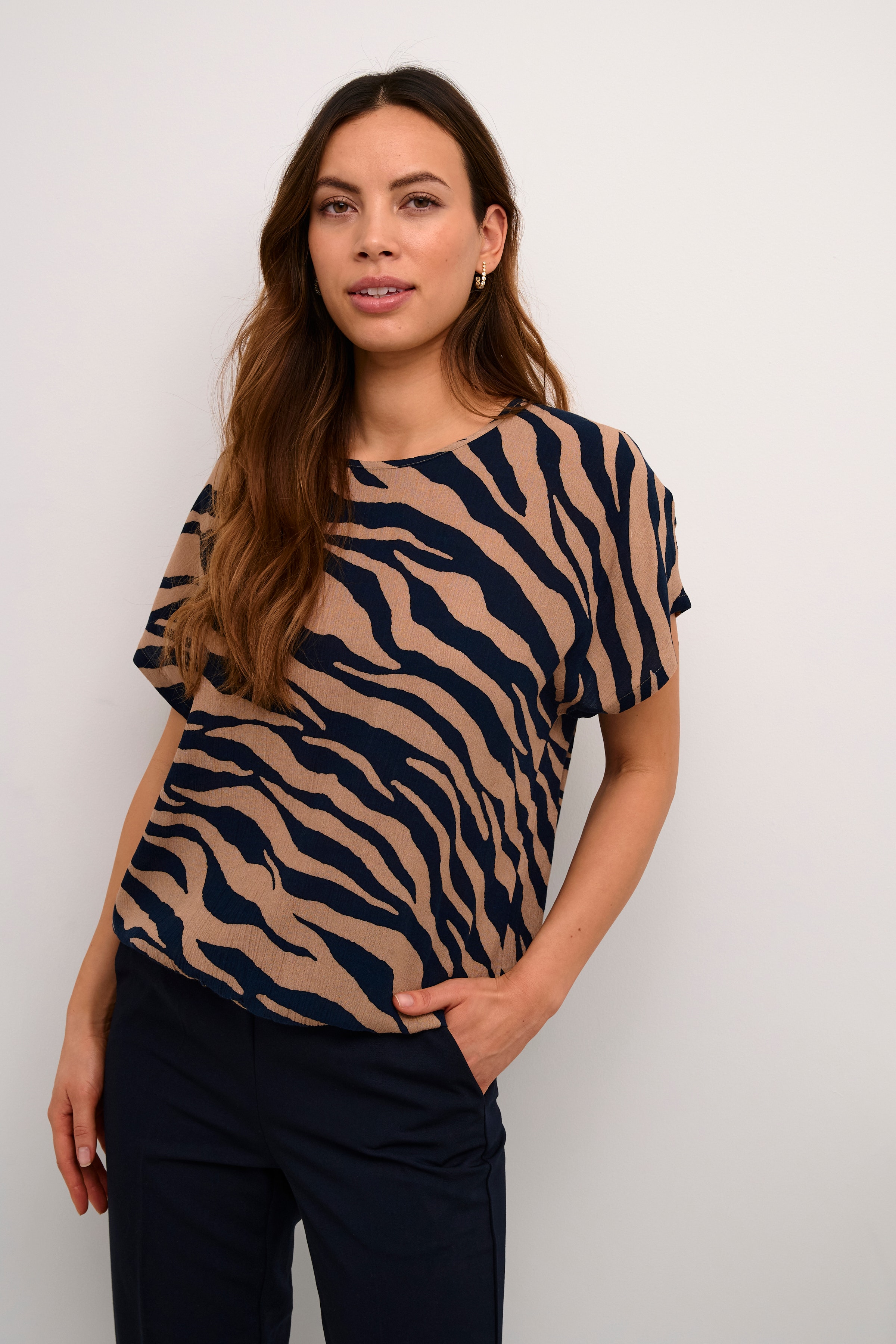 KAmarita Blouse LOOKBOOK FRONT 10507705-106332