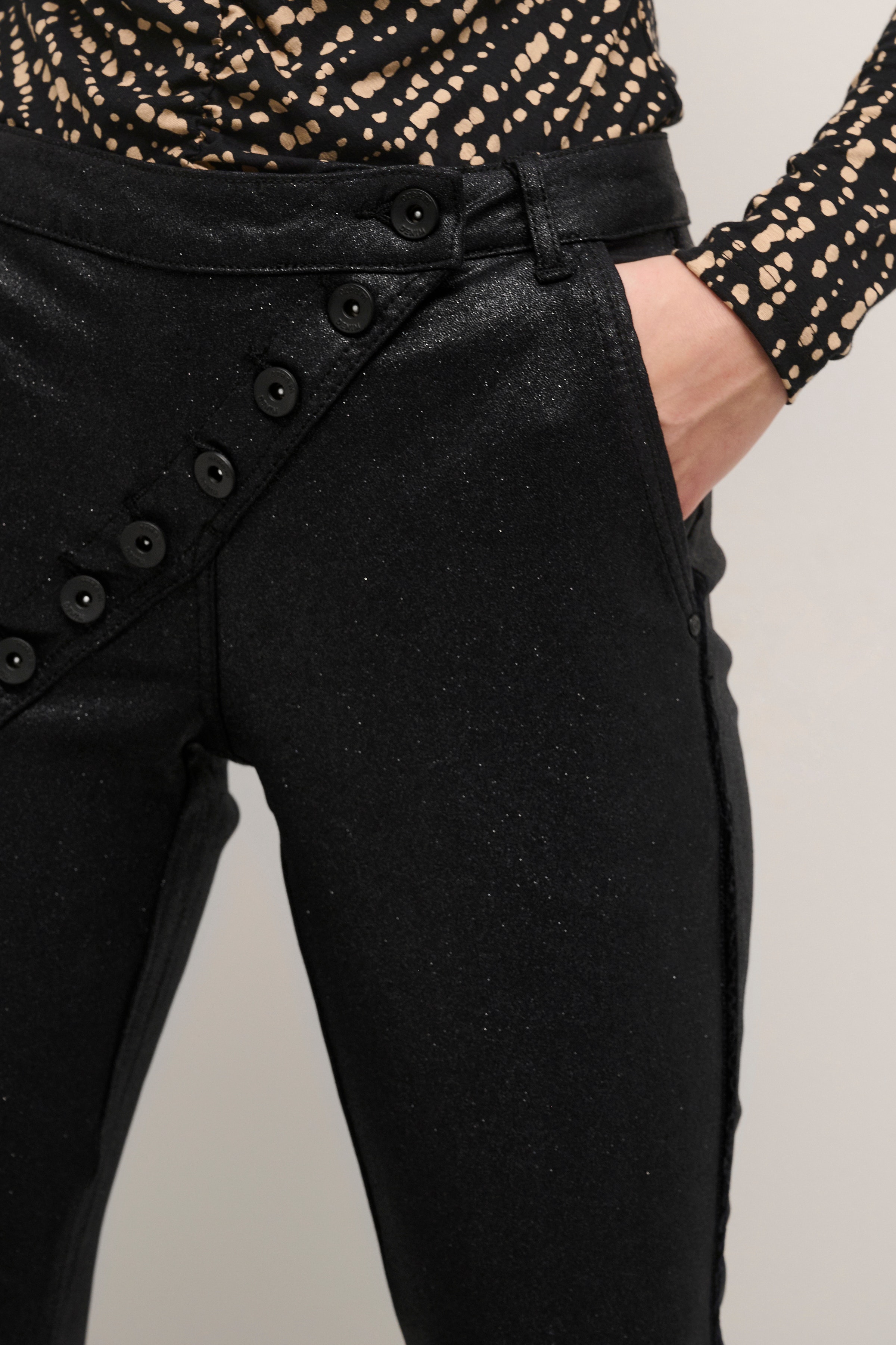 CRKelly Trousers LOOKBOOK DETAIL 10610877-102085