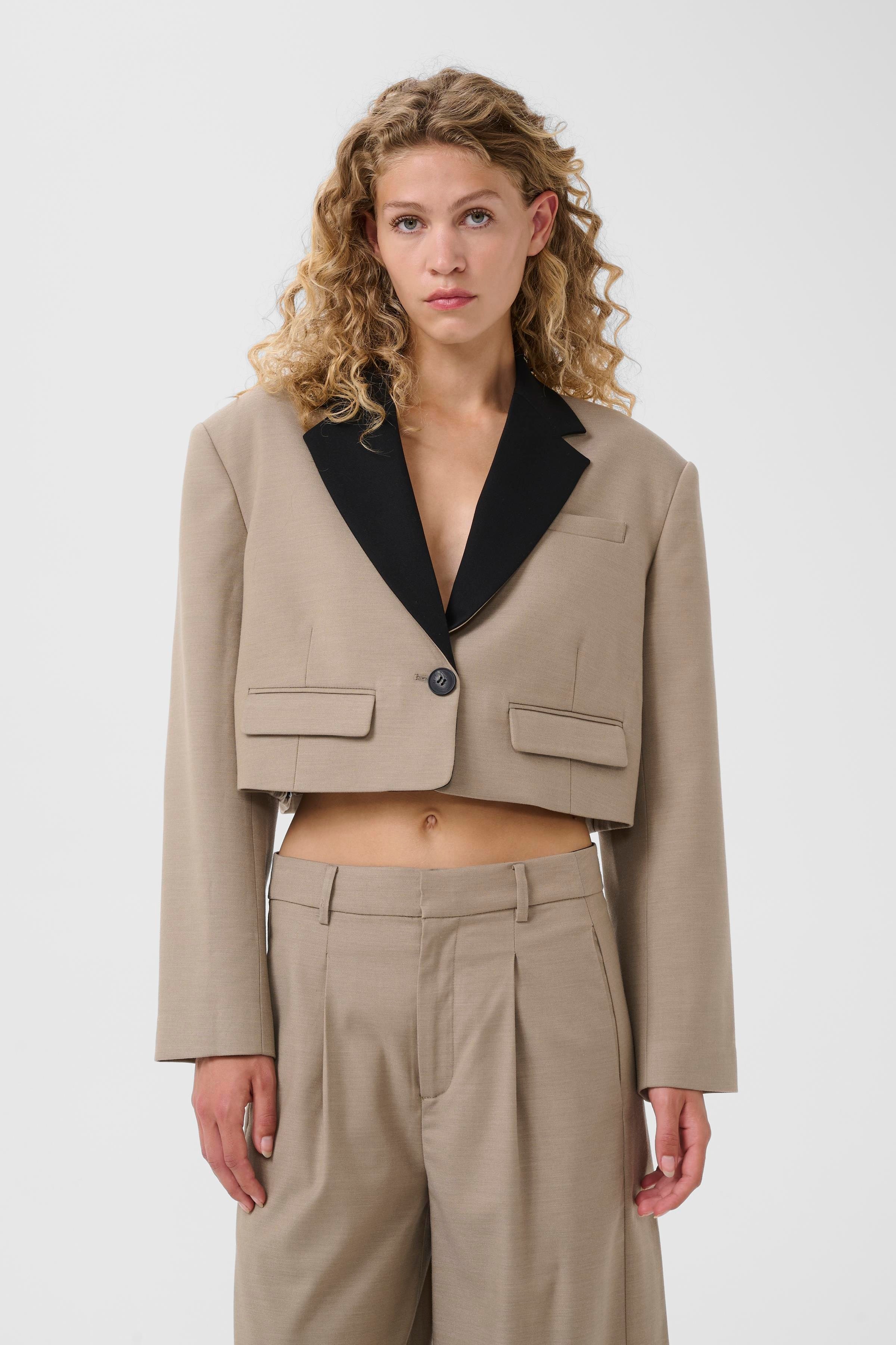 GZnella Blazer LOOKBOOK FRONT 10911103-109222