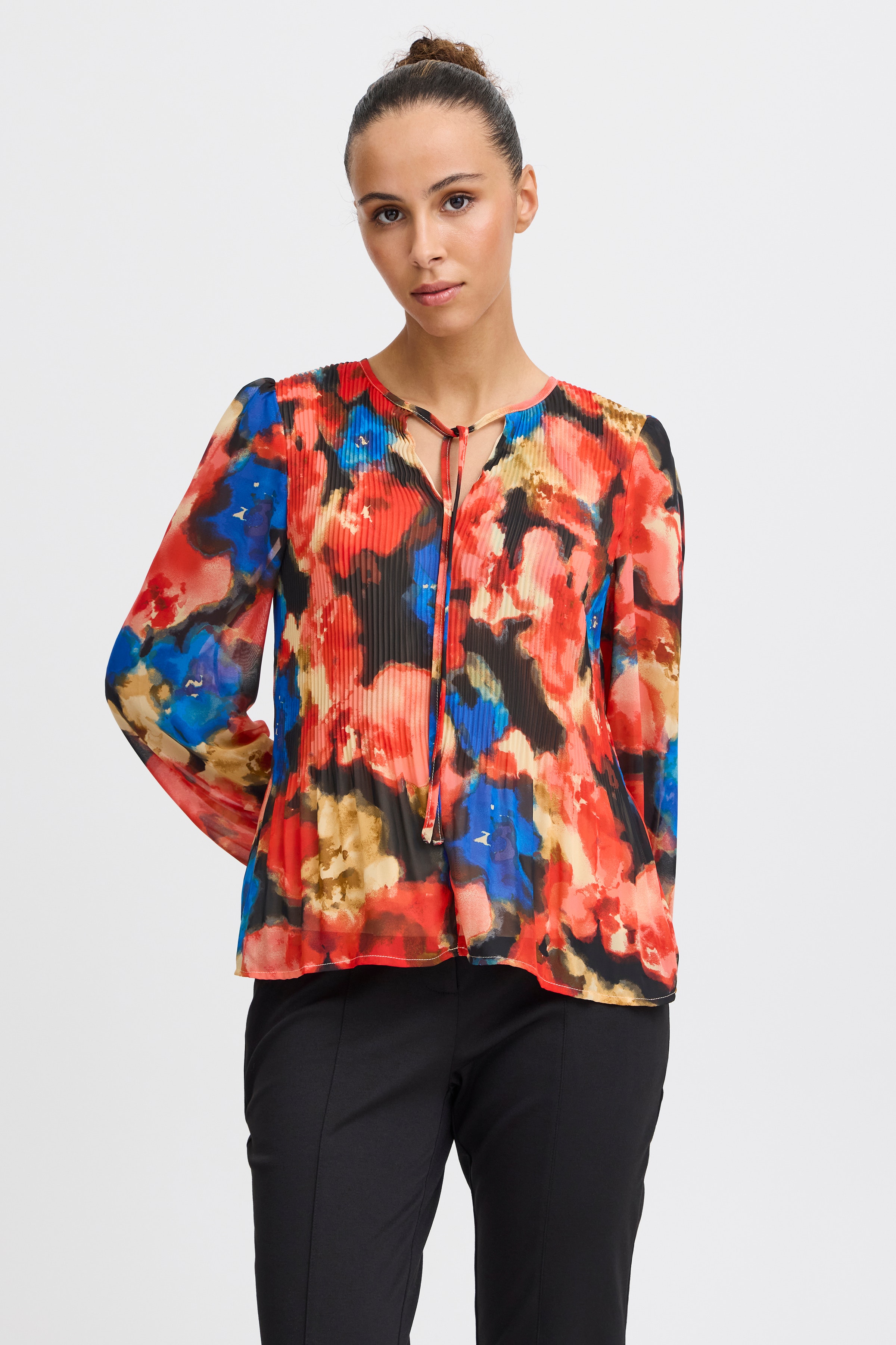 IHNEALLY Blouse LOOKBOOK FRONT 20121919-203712