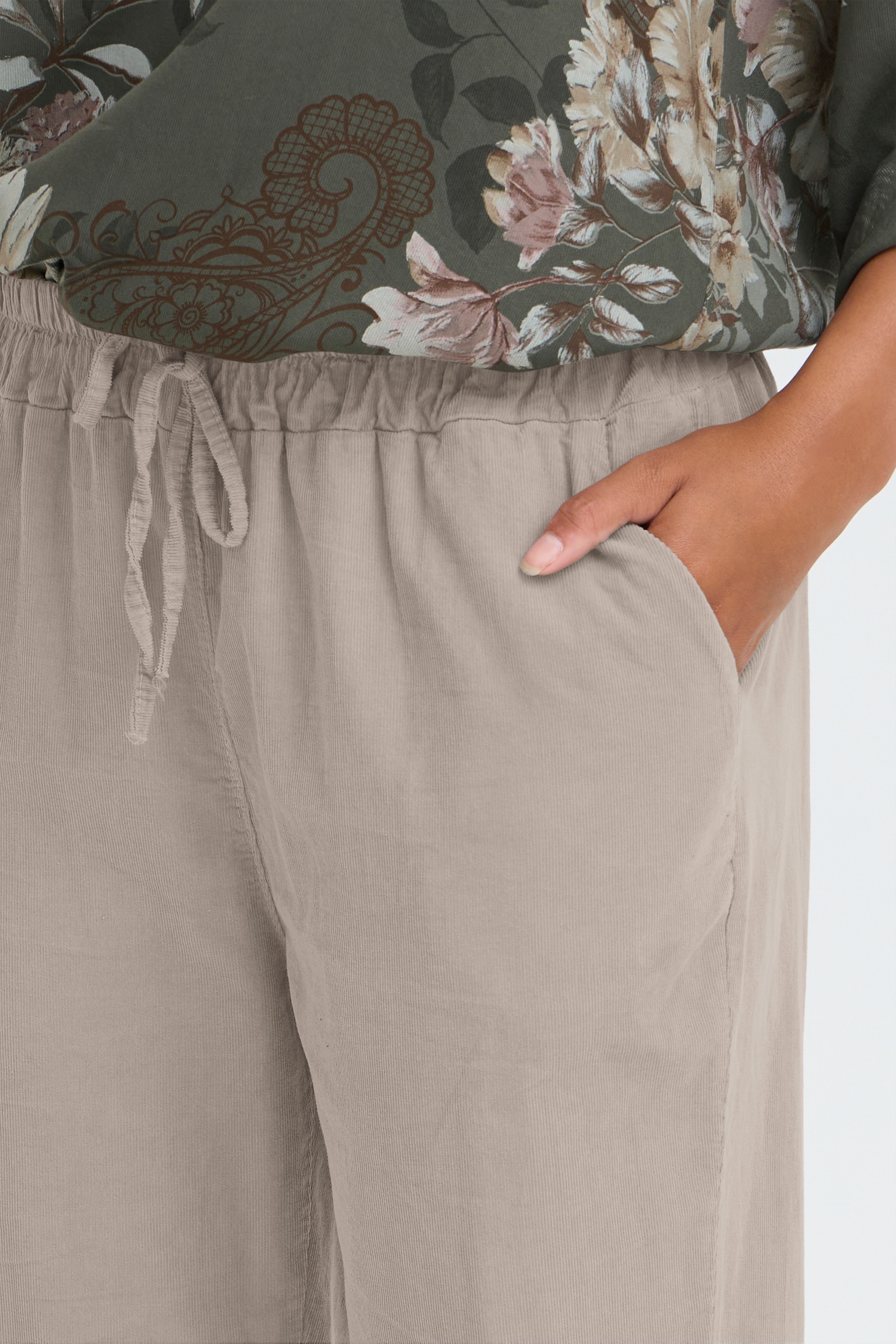 SBPOPPY Bukser LOOKBOOK DETAIL 22101108-171212