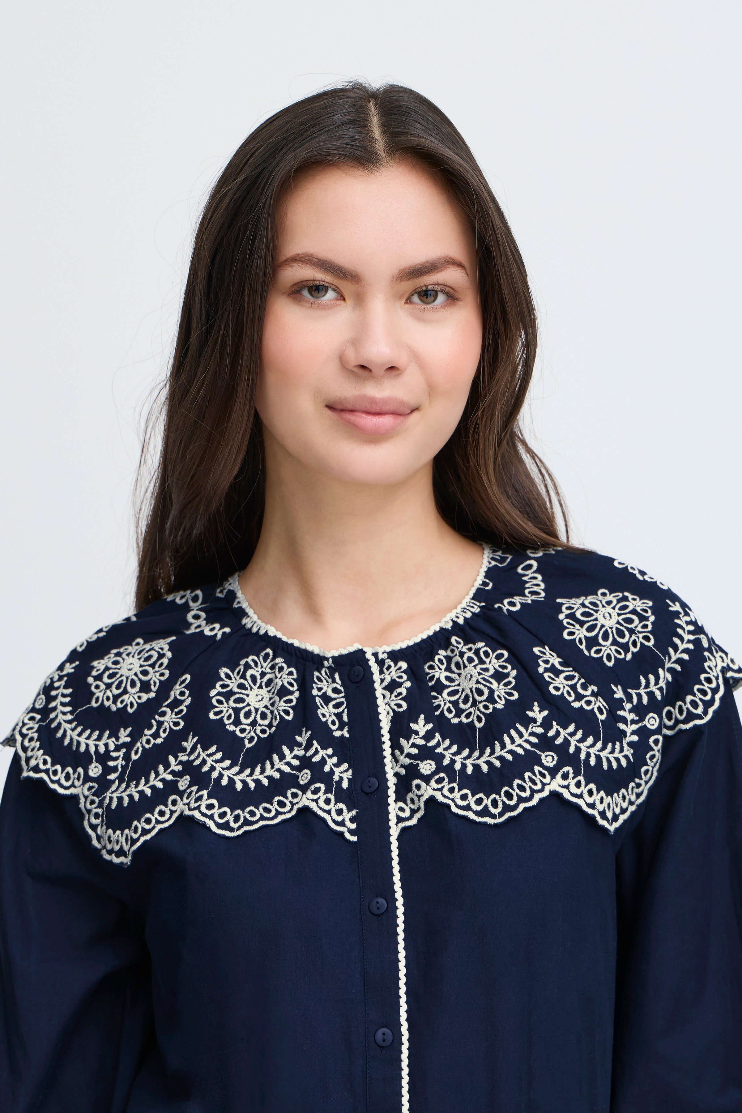 IRTANJA Overhemd LOOKBOOK DETAIL 20124027-193831