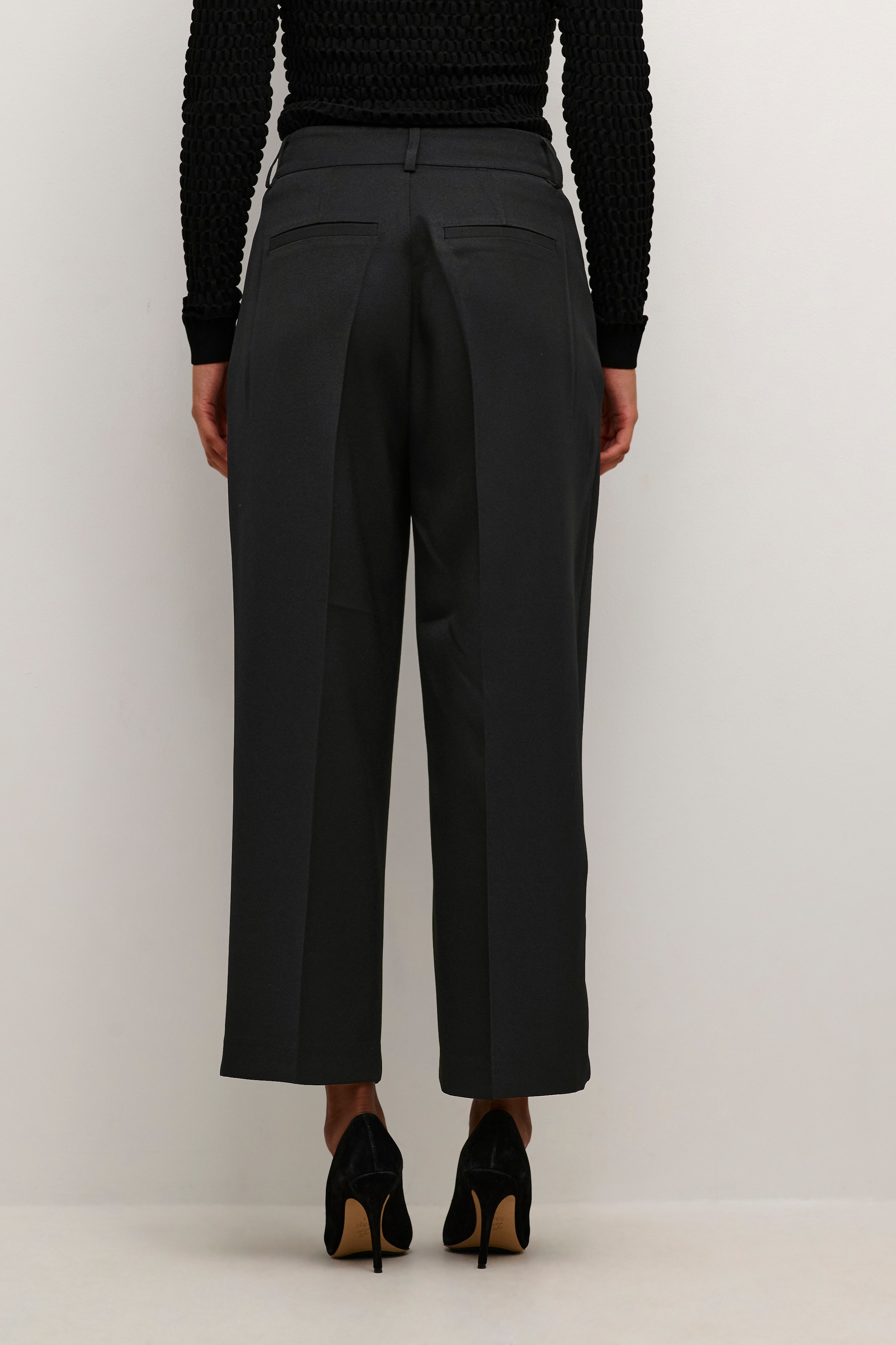 KAdorit Trousers LOOKBOOK FRONT 10508054-100121