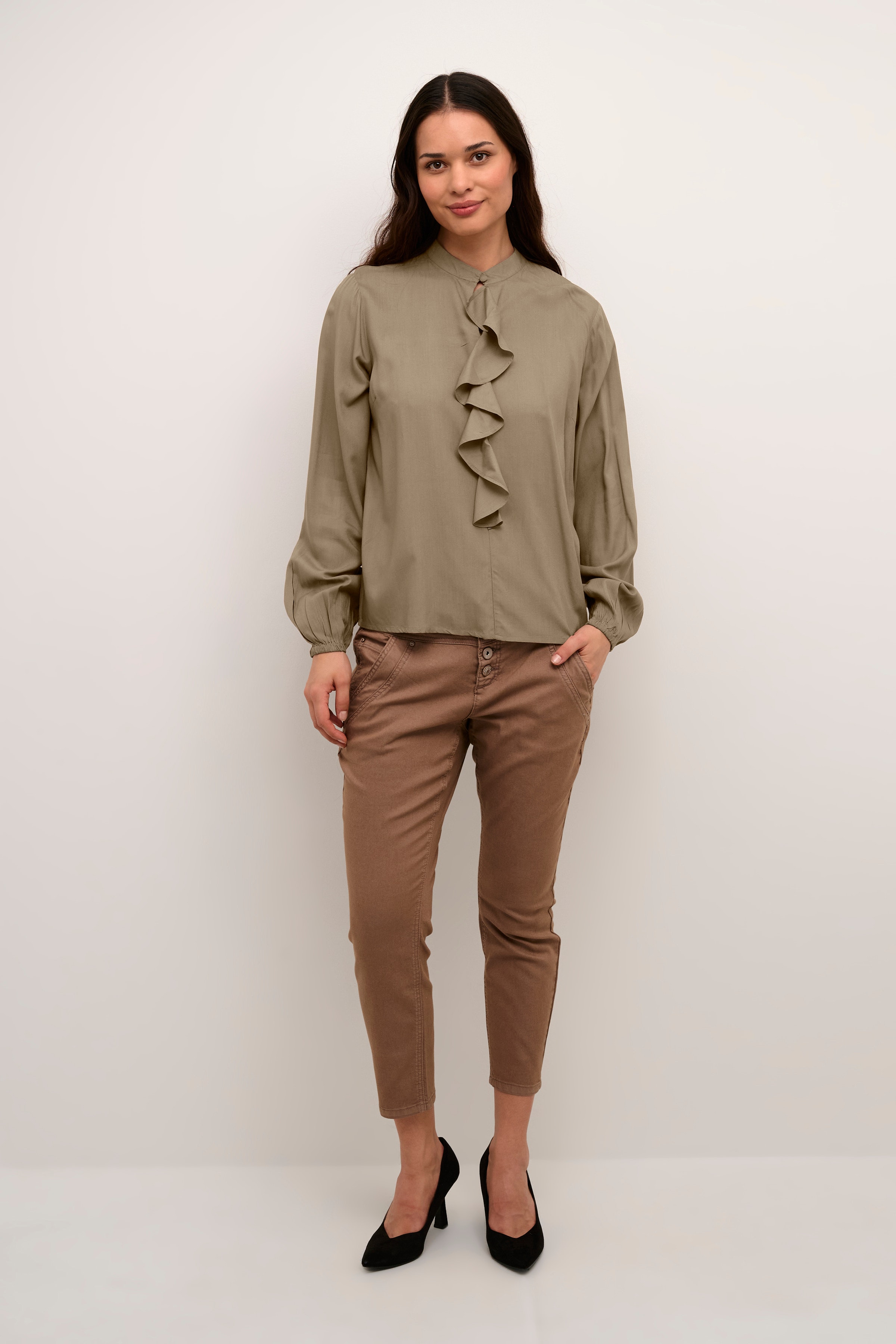 CRTiah Blouse LOOKBOOK FRONT 10610664-170807