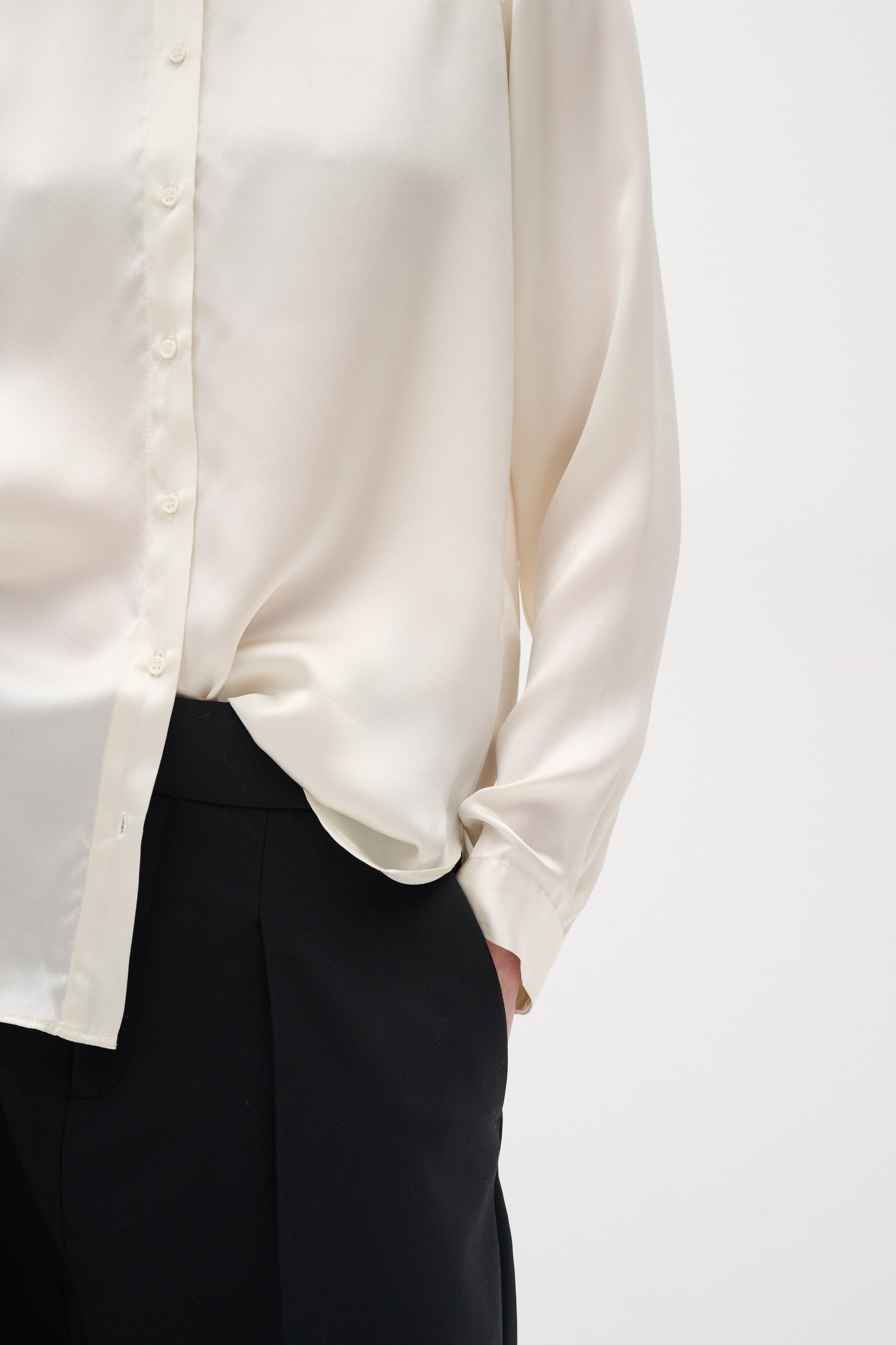 LeonoreIW Silk Shirt Premium LOOKBOOK DETAIL 30104237-110701