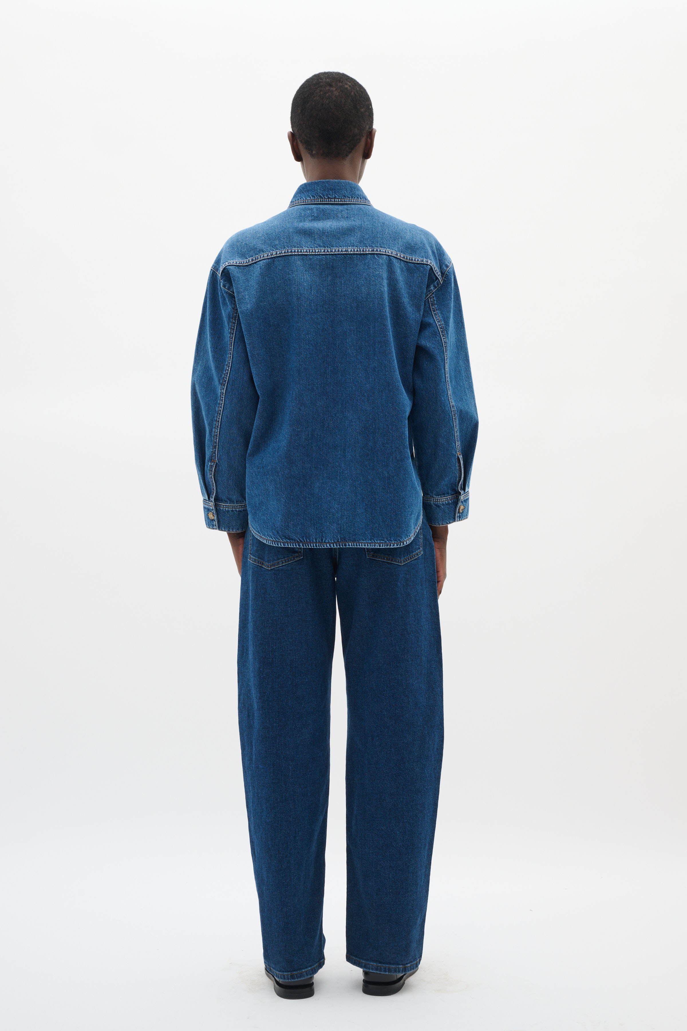 NaavaIW Shirt LOOKBOOK BACK 30110844-300325