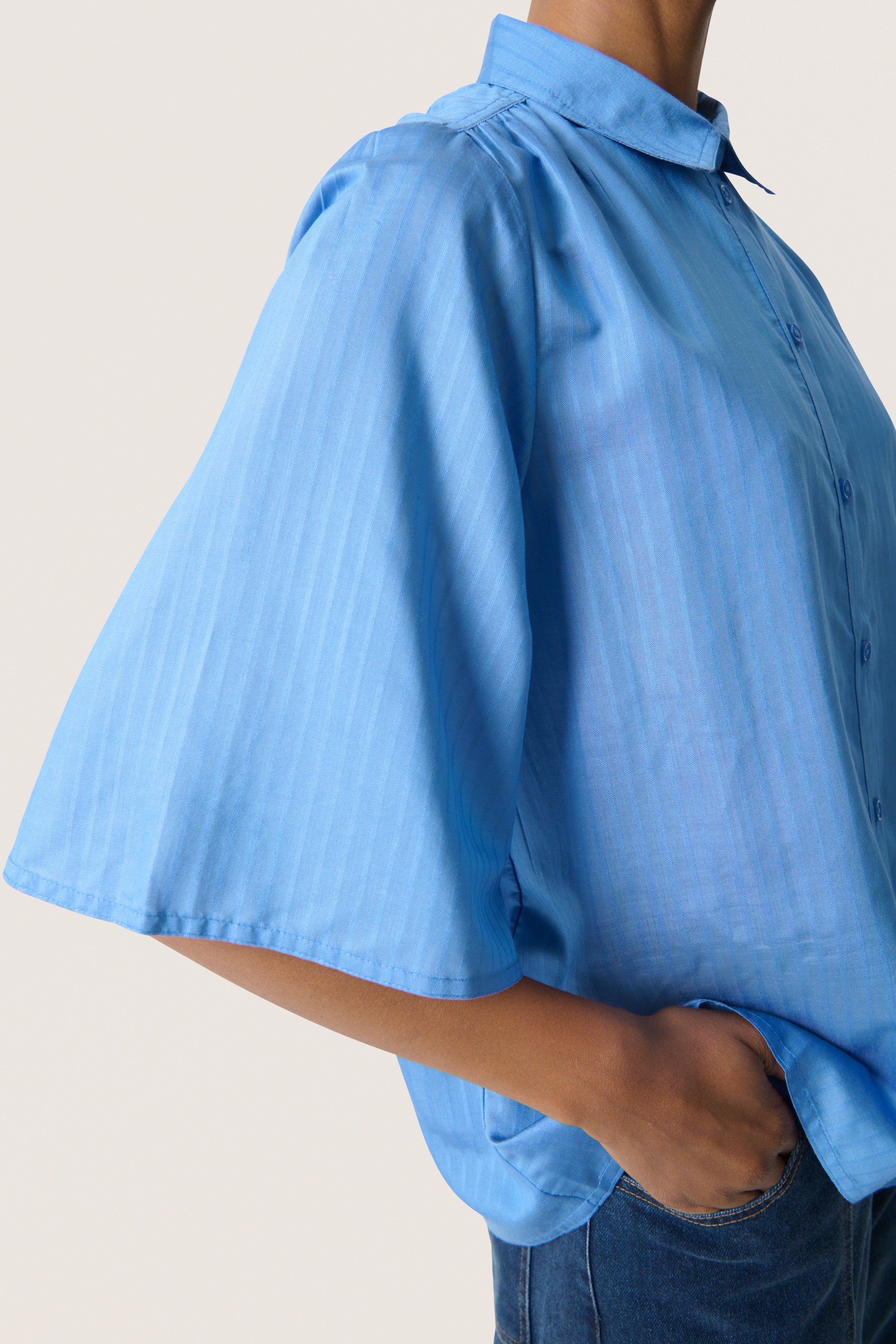 SLEmmy Shirt LOOKBOOK DETAIL 30408831-183937