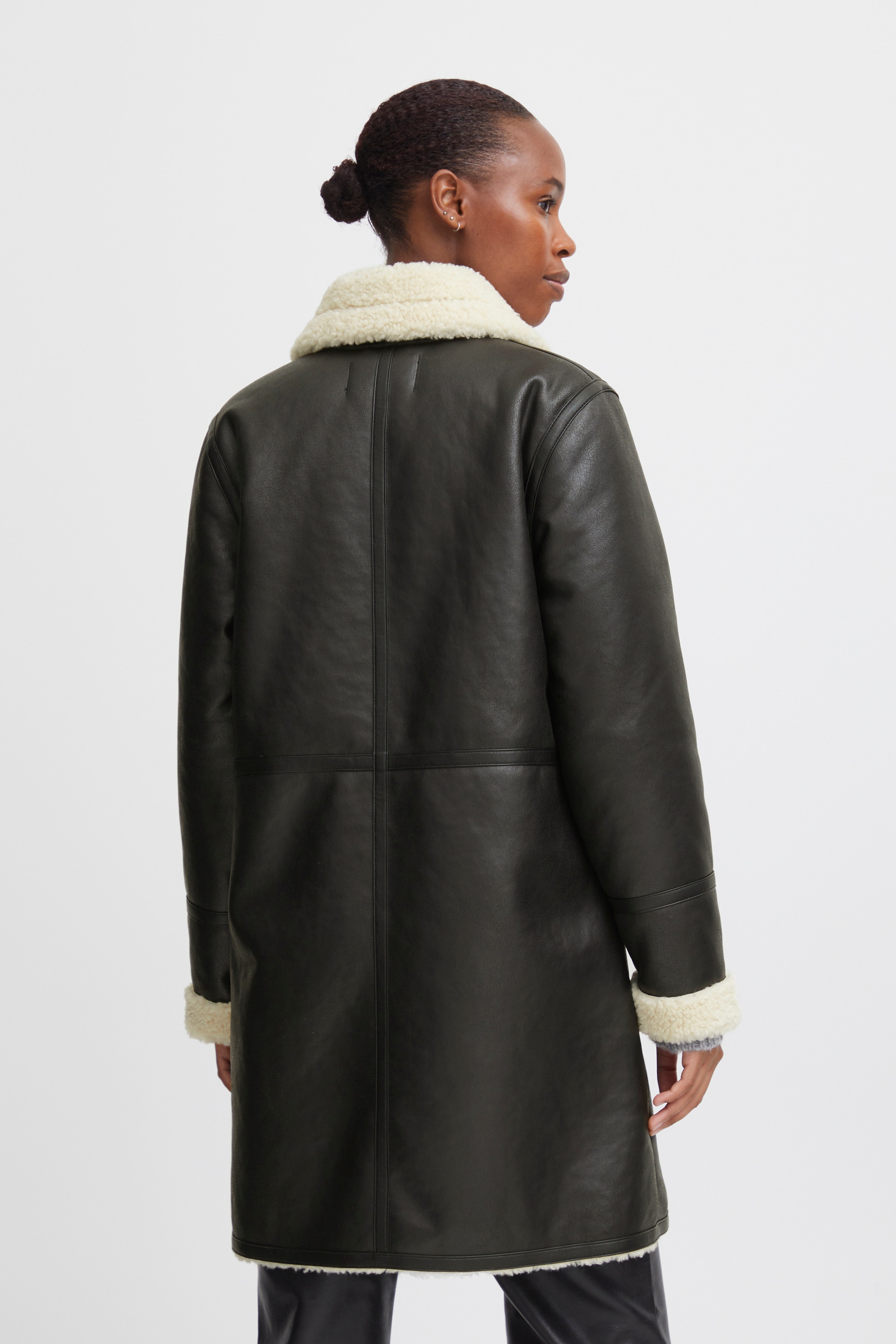 BYASANNE Mantel LOOKBOOK BACK 20815127-200453