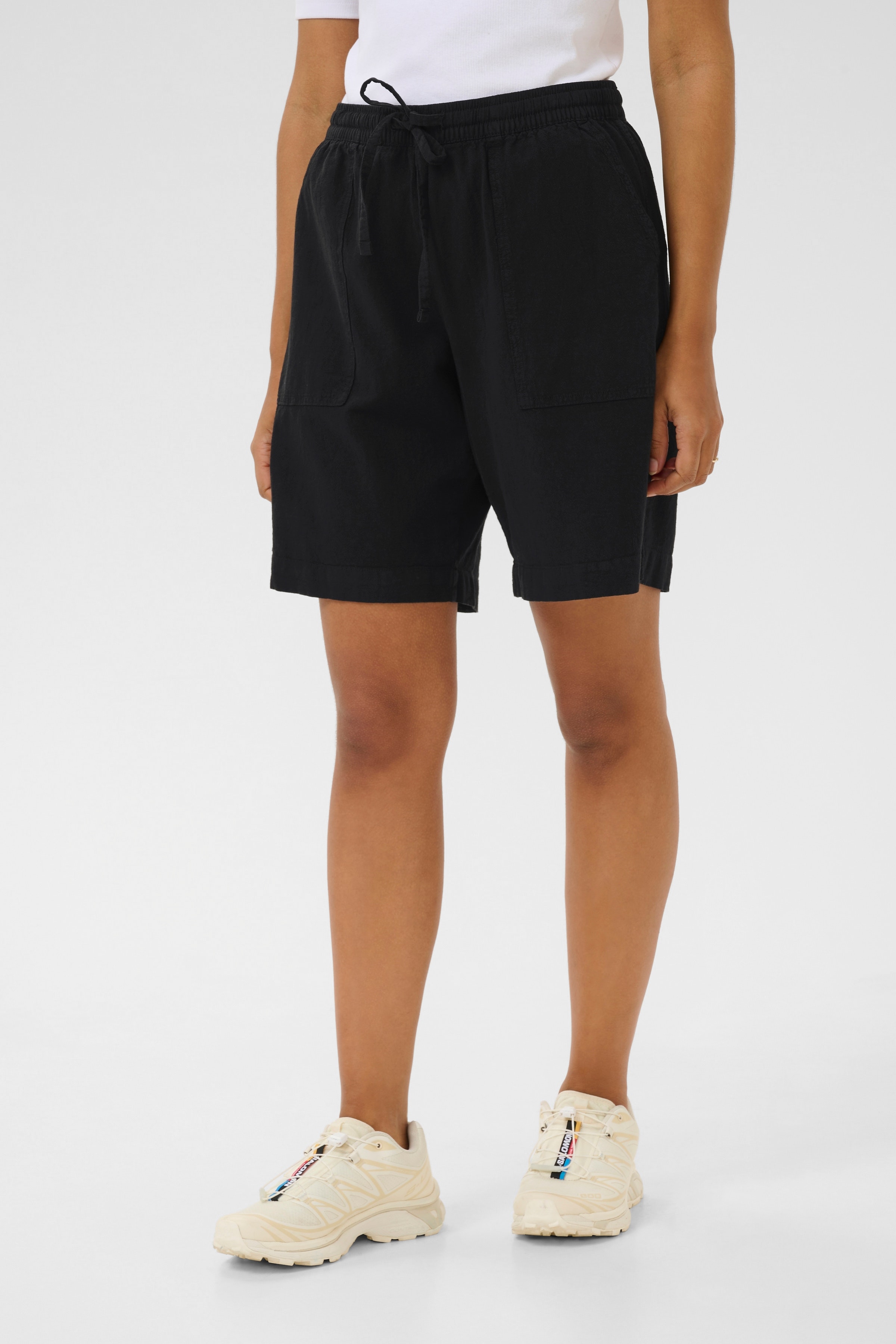 KAnaya Shorts LOOKBOOK FRONT 10509502-100121