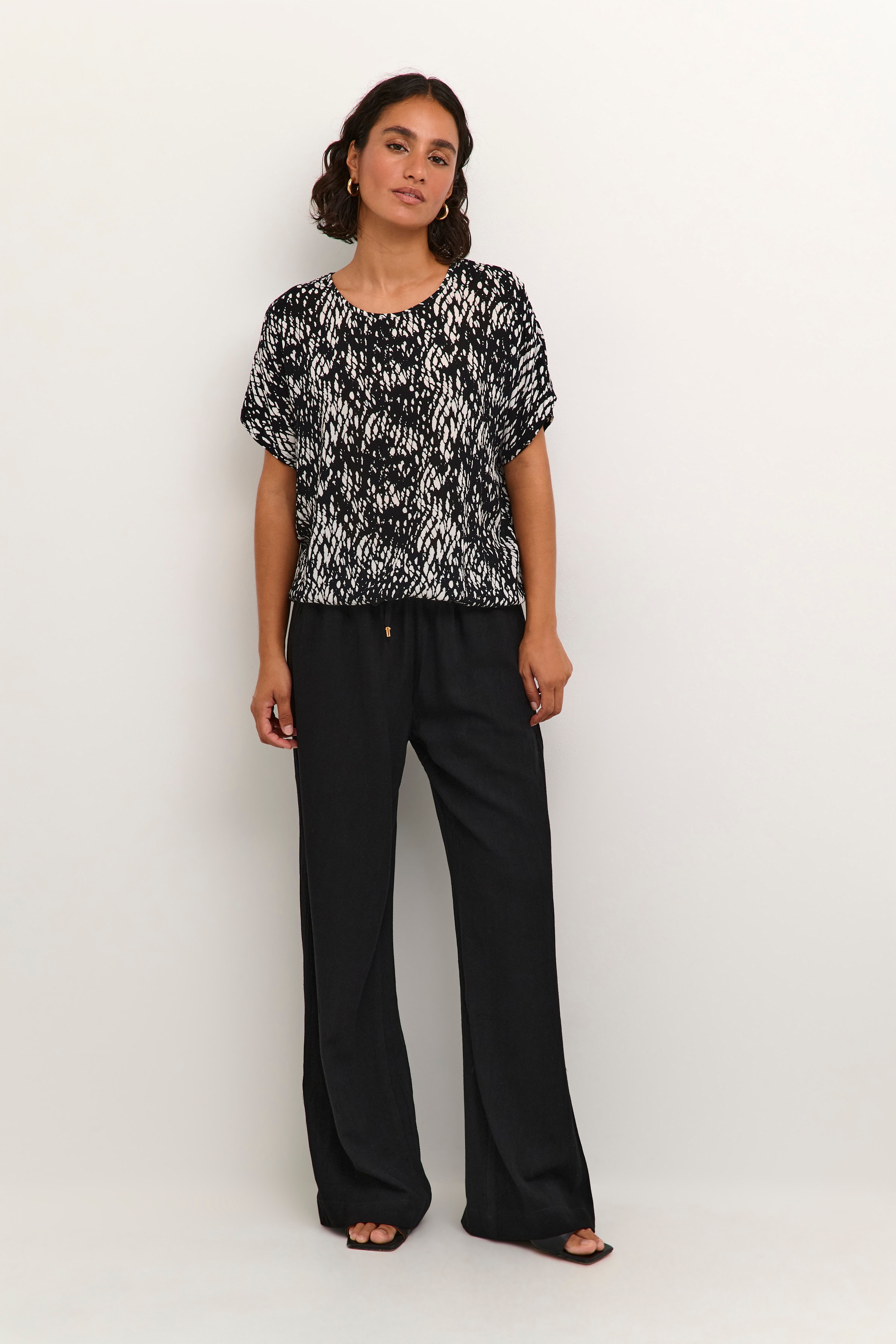 KAliny Trousers LOOKBOOK FRONT 10507526-100121