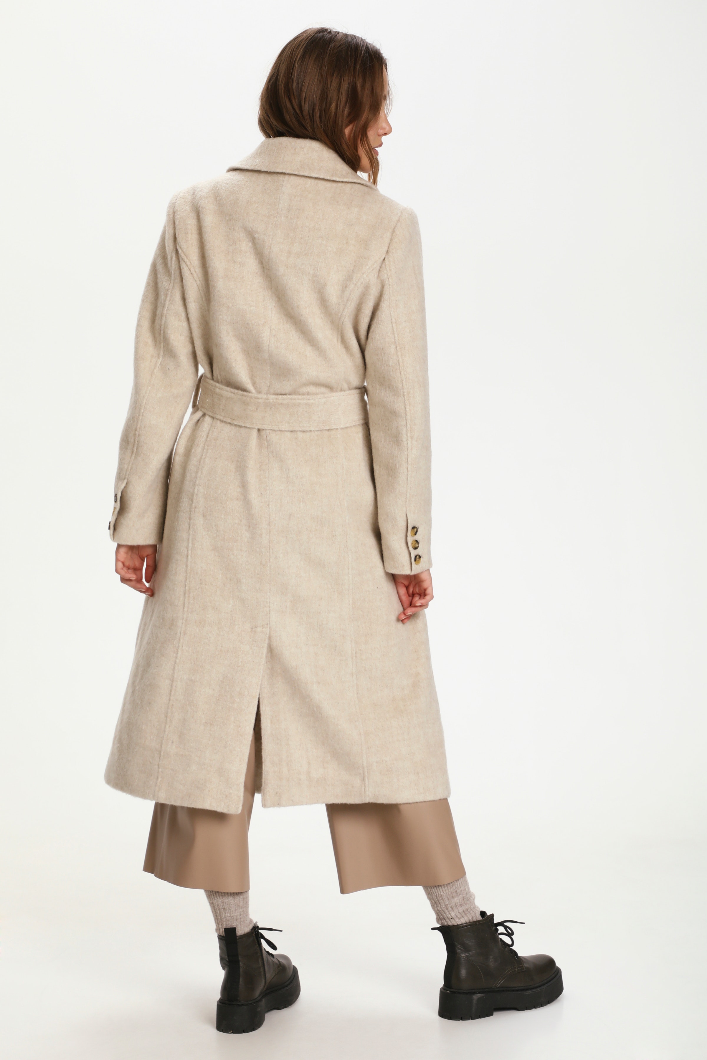 HermineSZ Coat

 LOOKBOOK BACK 30511213-131308