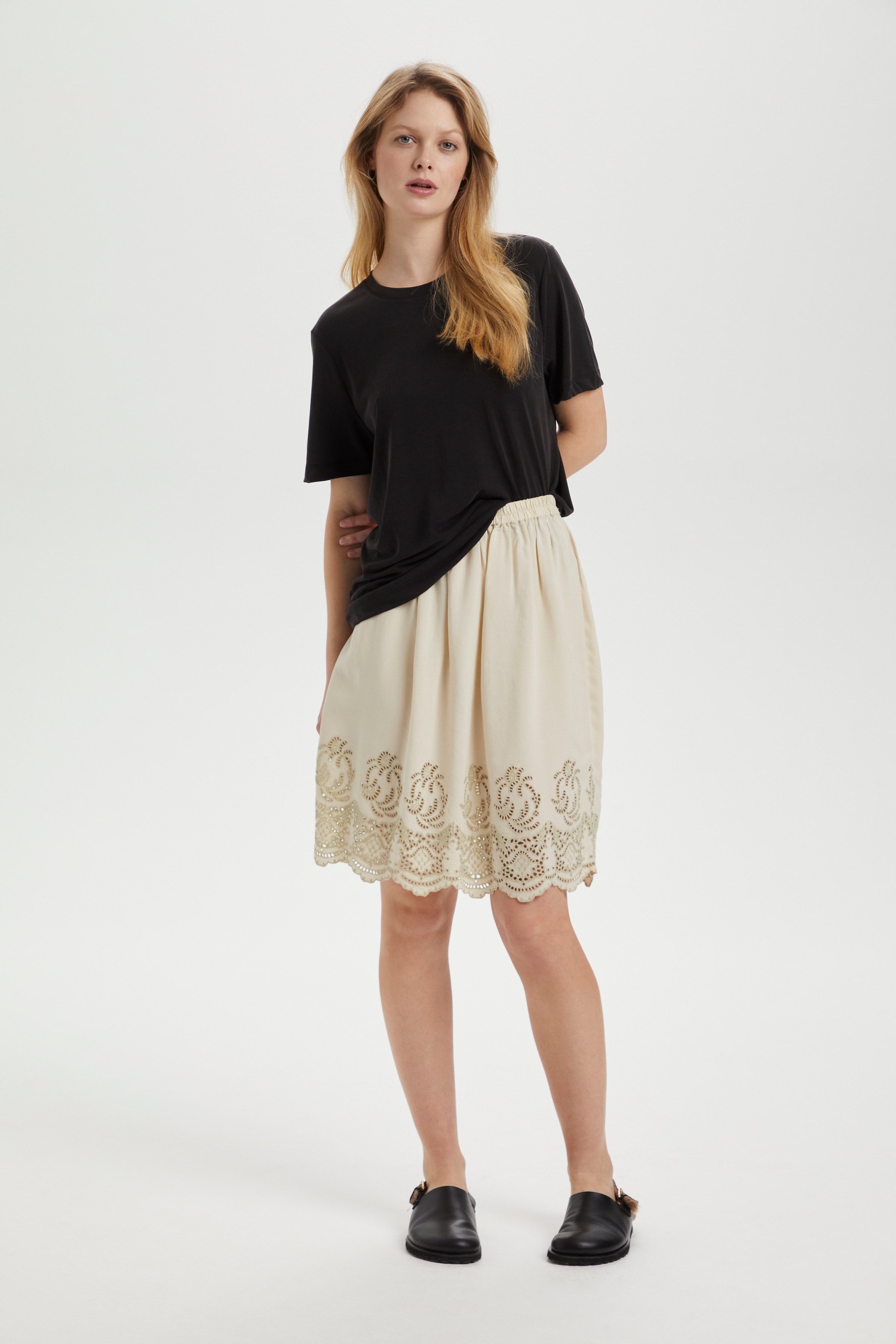 SLZandra Skirt LOOKBOOK FRONT 30406016-130401