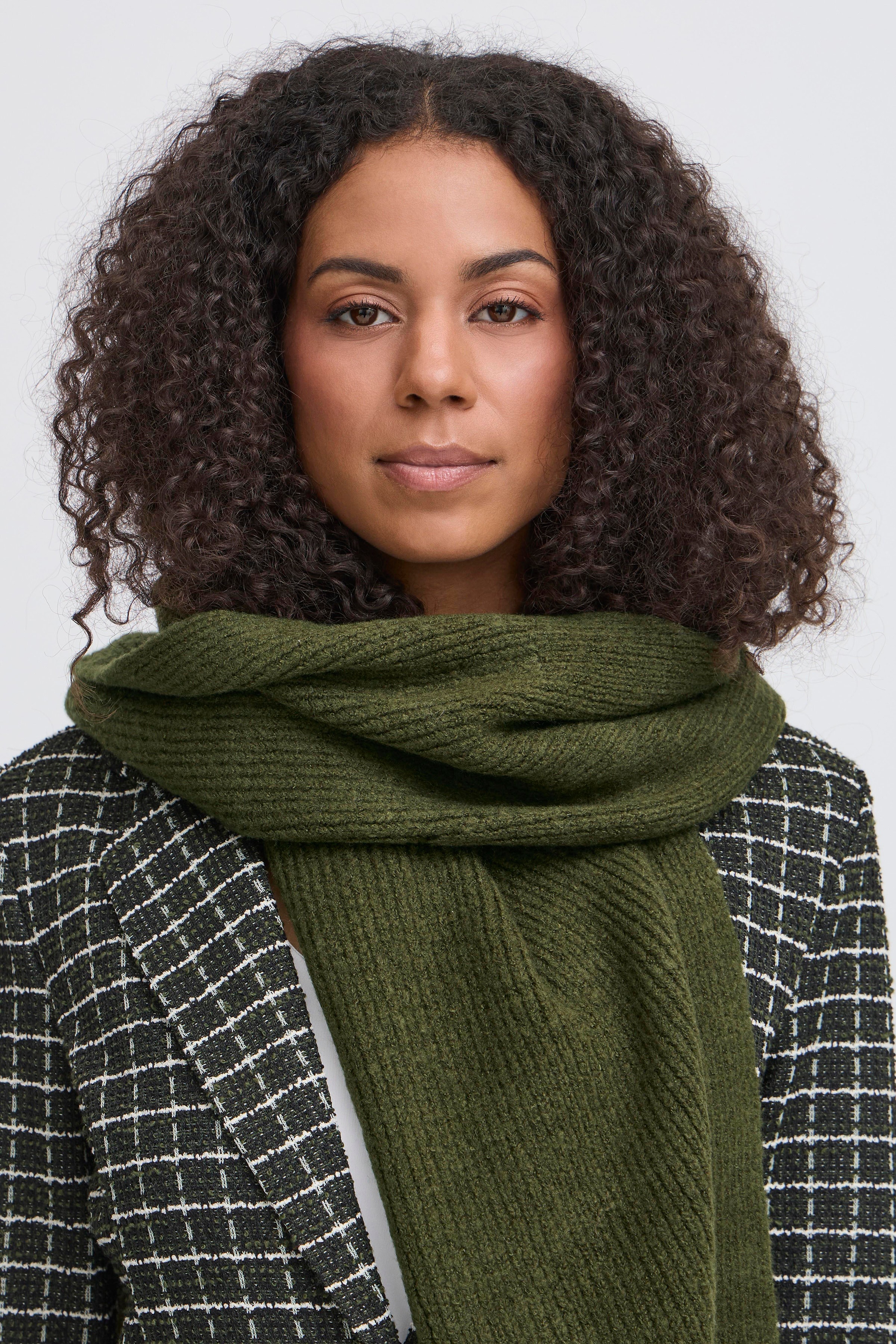 IAIVO Tuch LOOKBOOK DETAIL 20112670-190419