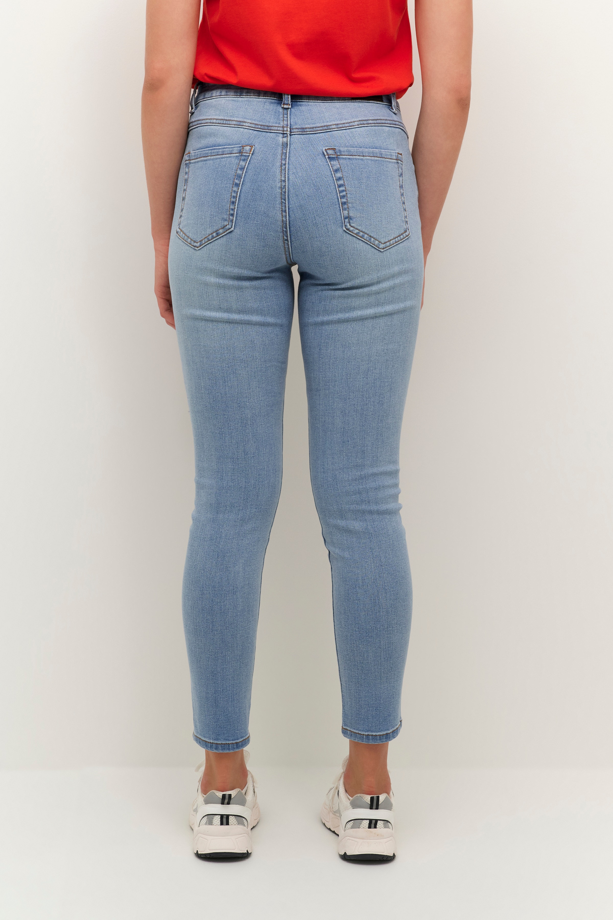 KAsinem Cropped Jeans LOOKBOOK FRONT 10506130-101012