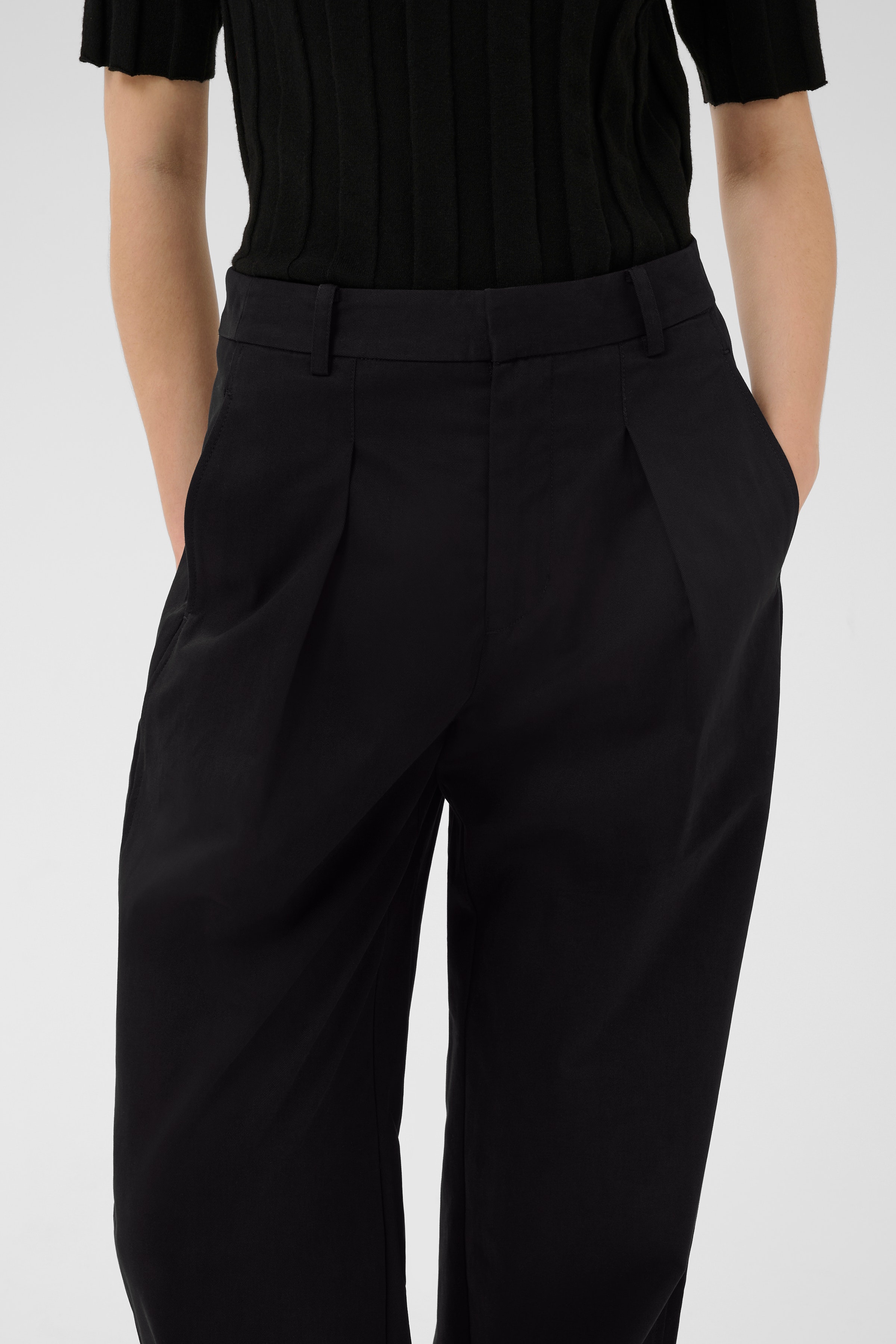 TinikkaIW Hose LOOKBOOK DETAIL 30111163-194008