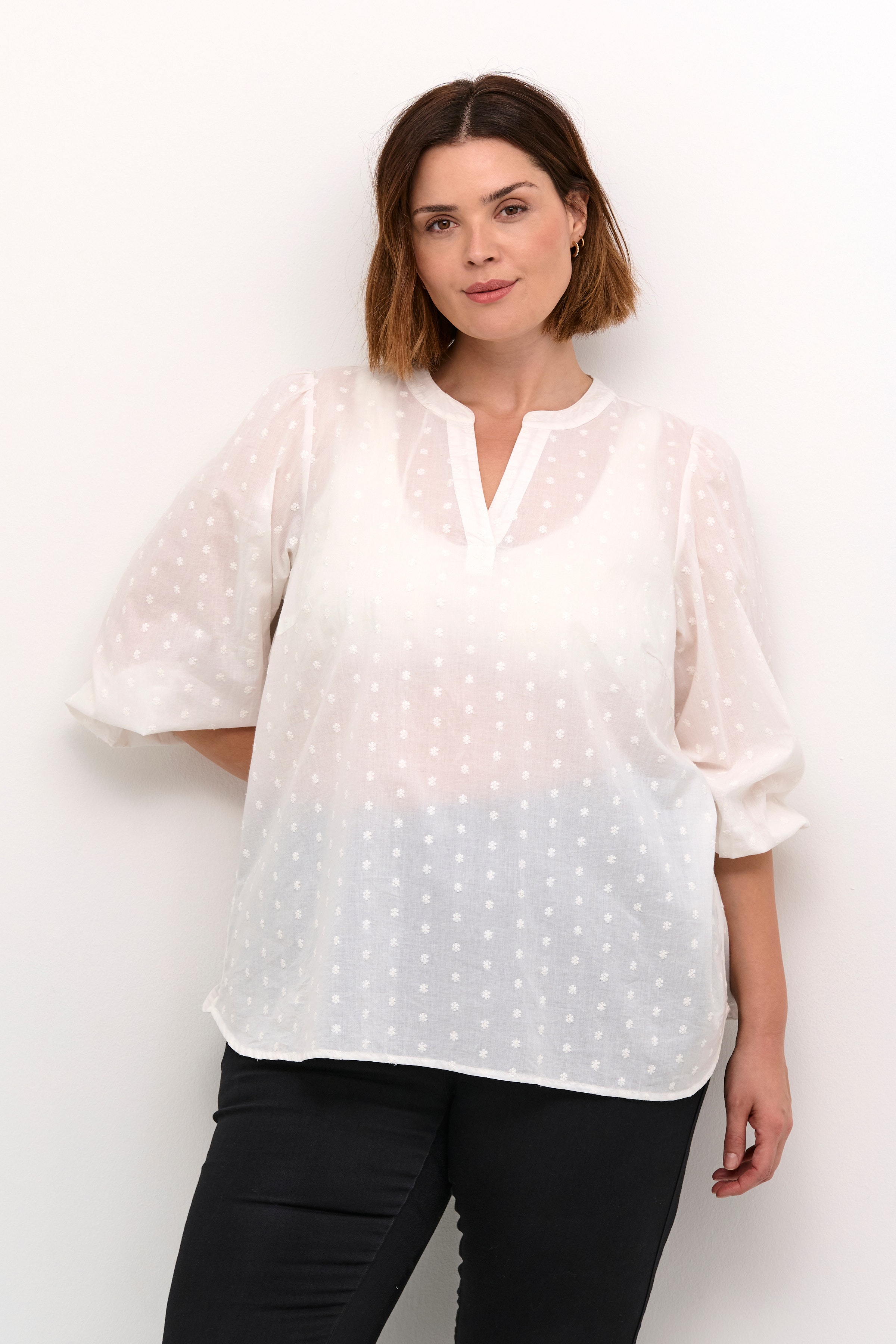 KCjolana Blouse LOOKBOOK FRONT 10582206-106922