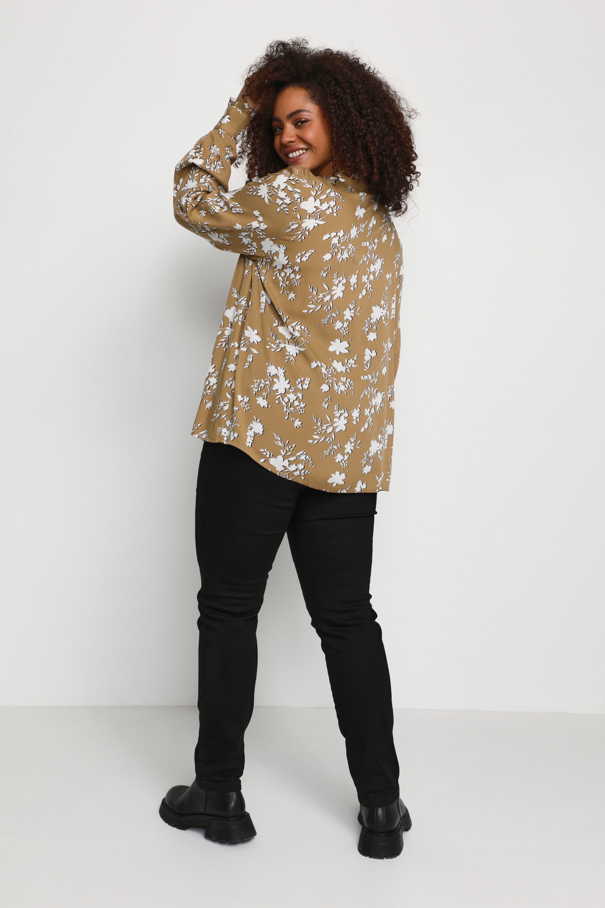 KCviba Blouse with long sleeve LOOKBOOK BACK 10581015-103189