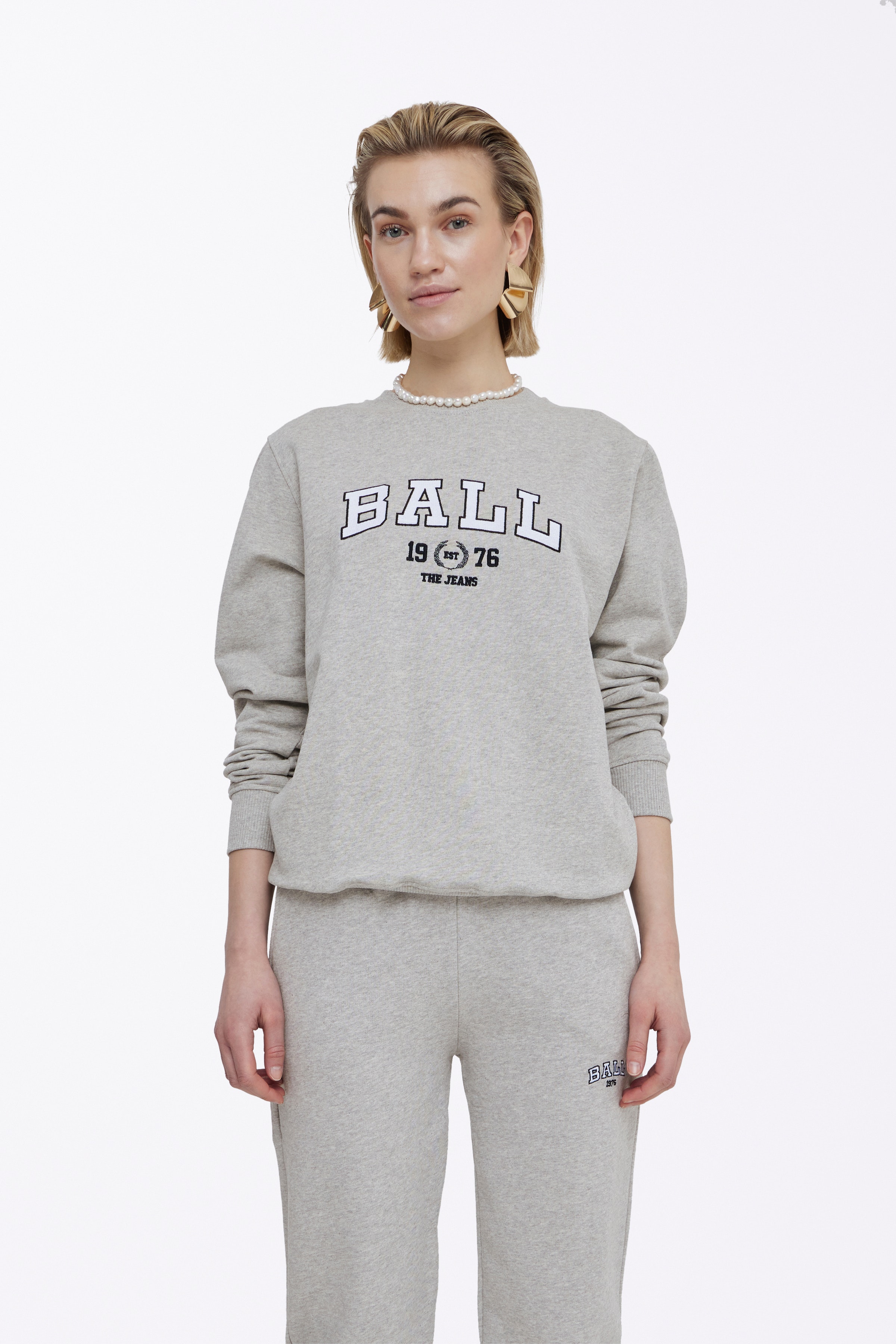 L. TAYLOR SWEATSHIRT LOOKBOOK FRONT 50400052-120404