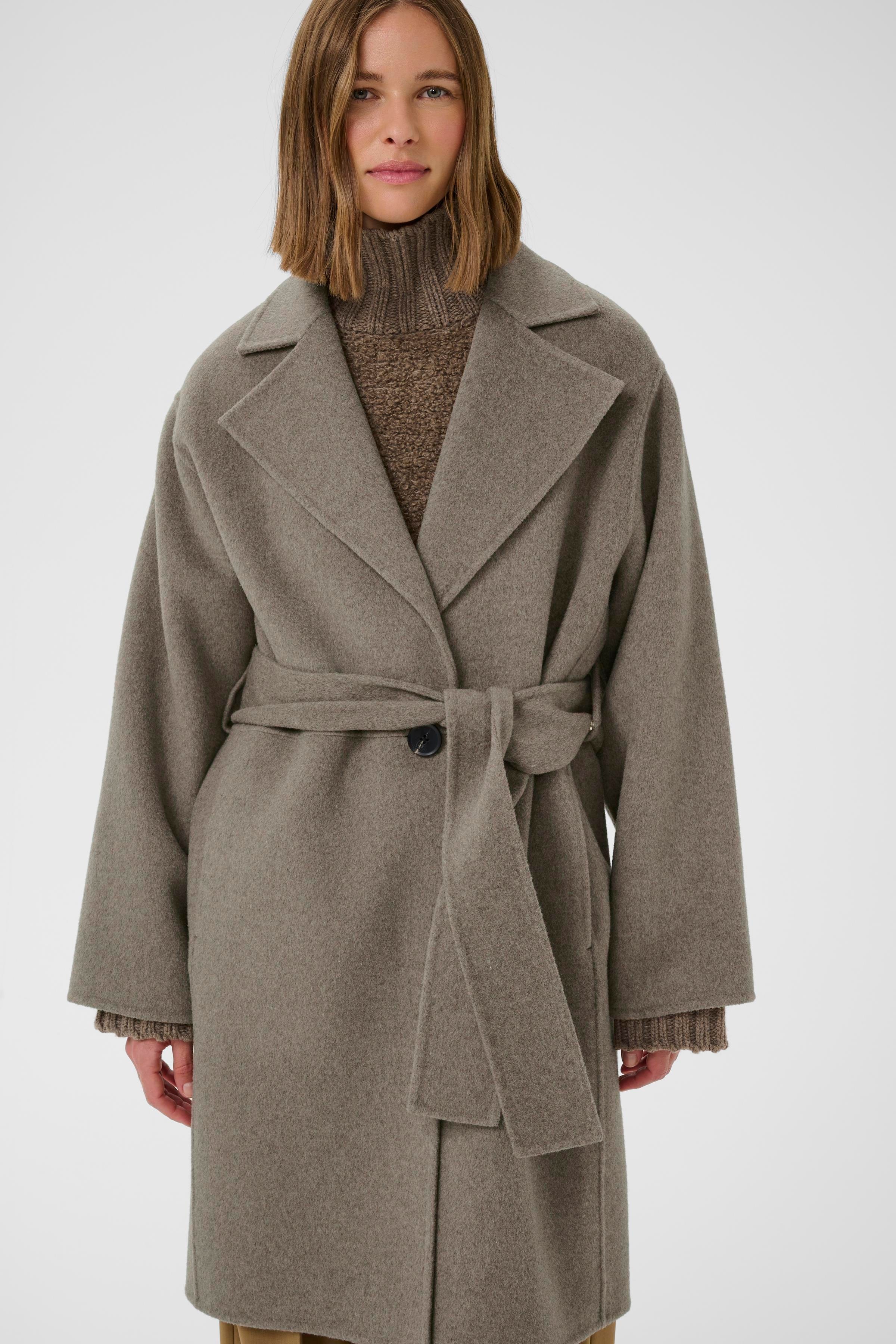 YillaIW Coat LOOKBOOK DETAIL 30110609-1813041