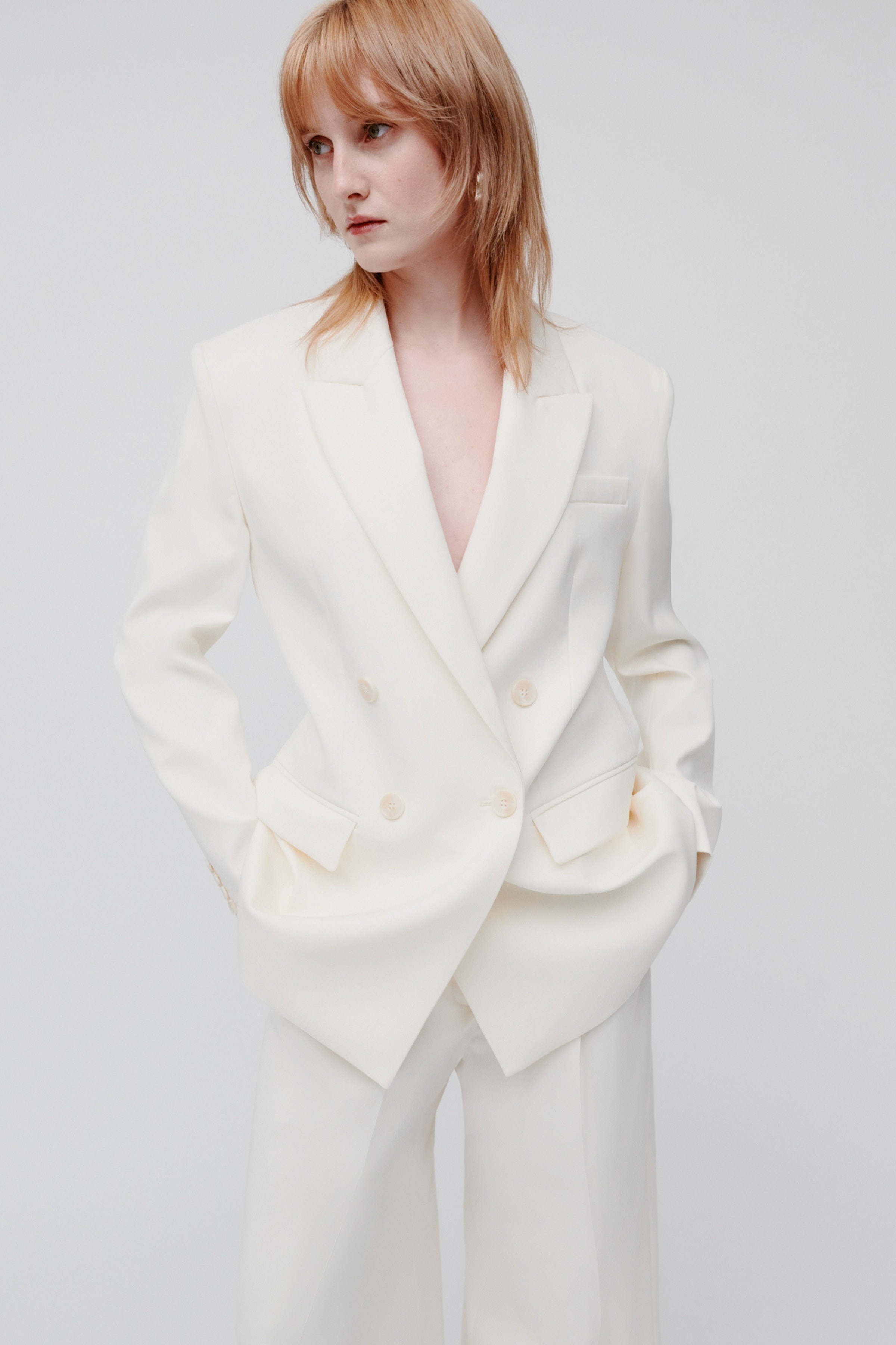 JUDITH Blazer LOOKBOOK FRONT 30600724-WH010