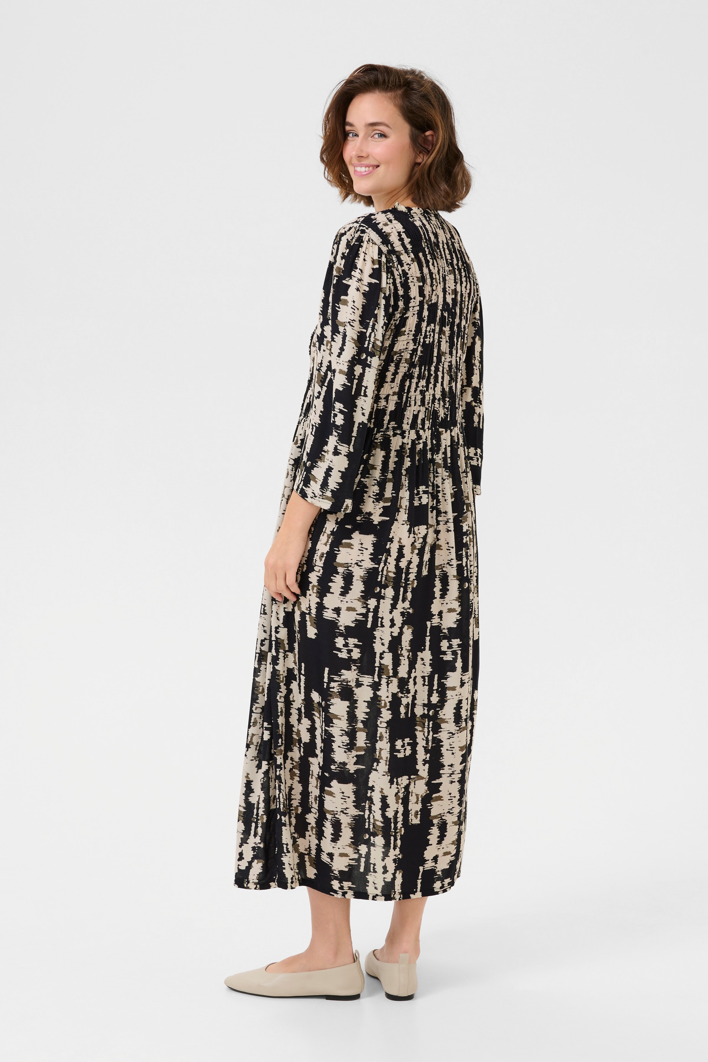 BPolivia Kleid LOOKBOOK BACK 10590854-107519B