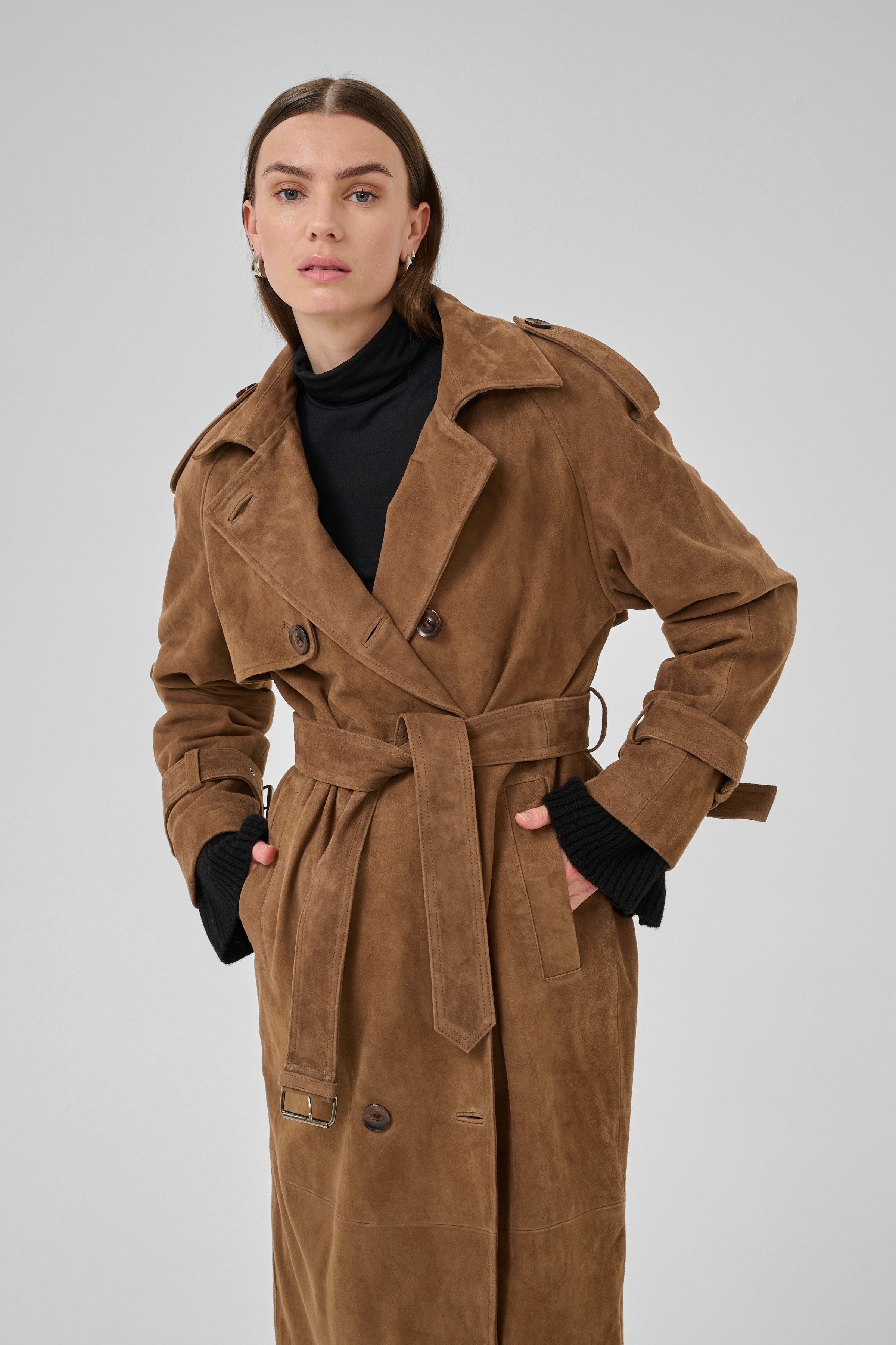 TaraMW Wildleder-Trenchcoat LOOKBOOK FRONT 10704830-108673