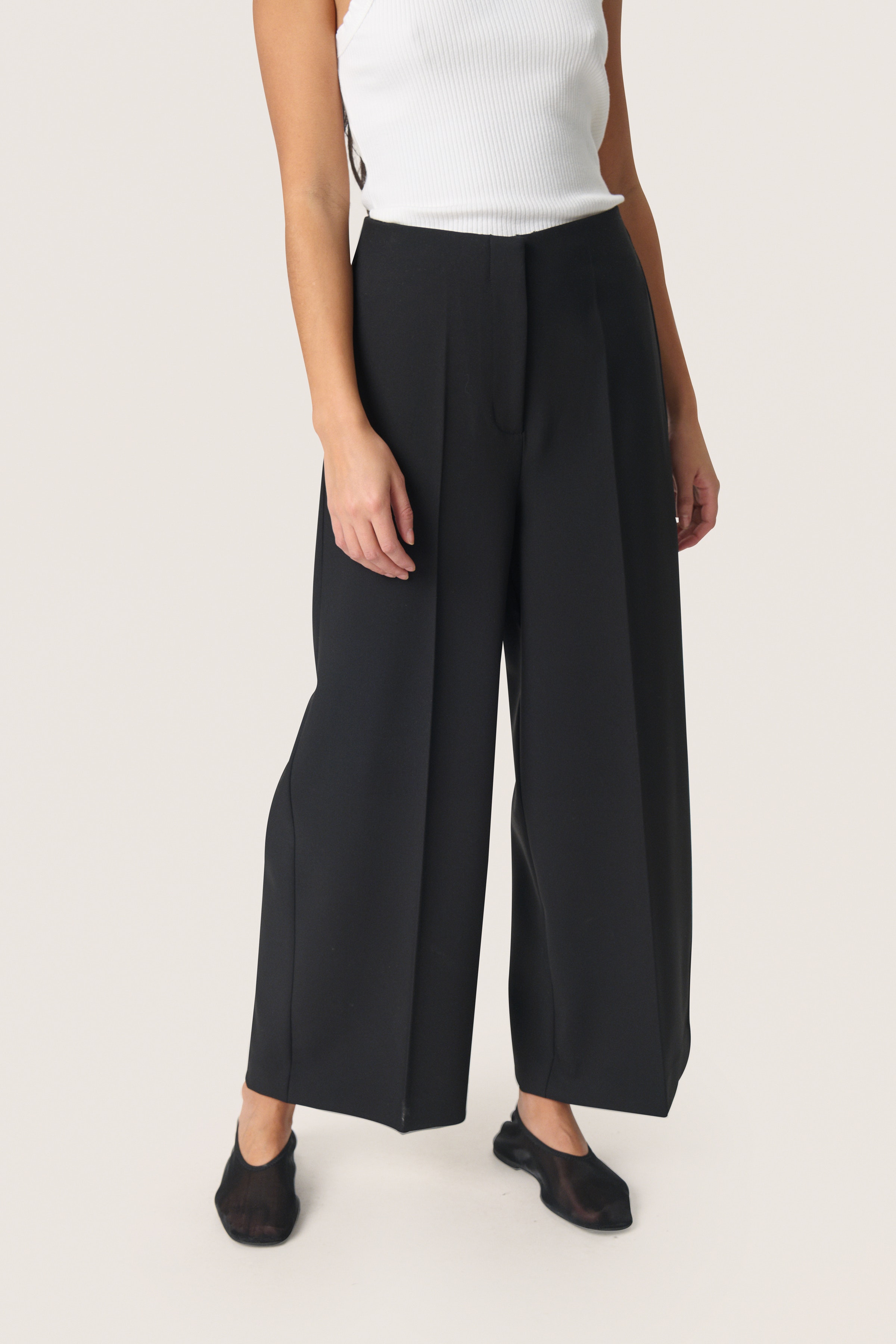 SLCorinne Cropped Trousers LOOKBOOK FRONT 30407013-194008