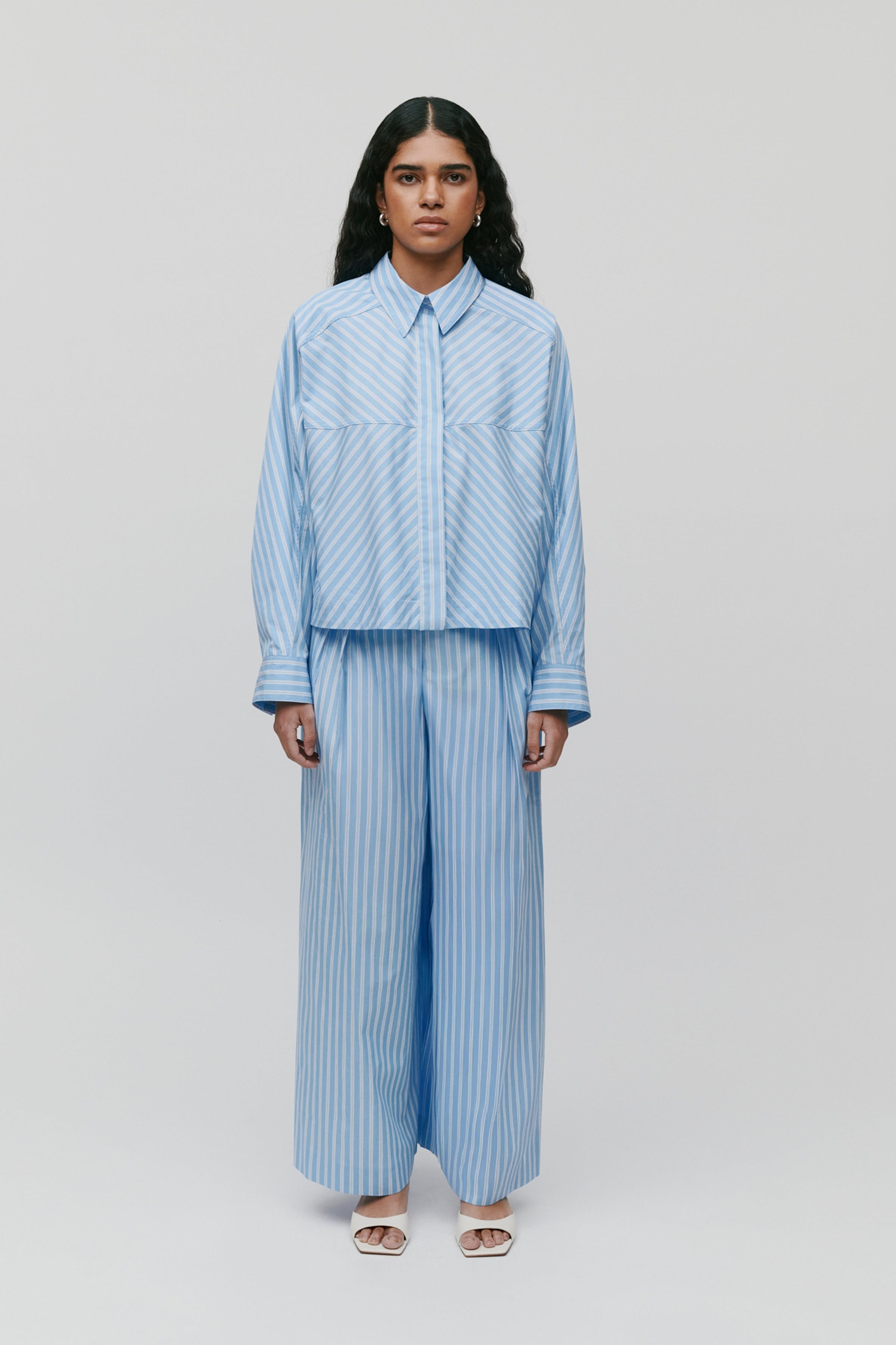 BRITTNEY Bluse LOOKBOOK FRONT 30600482-MC2152