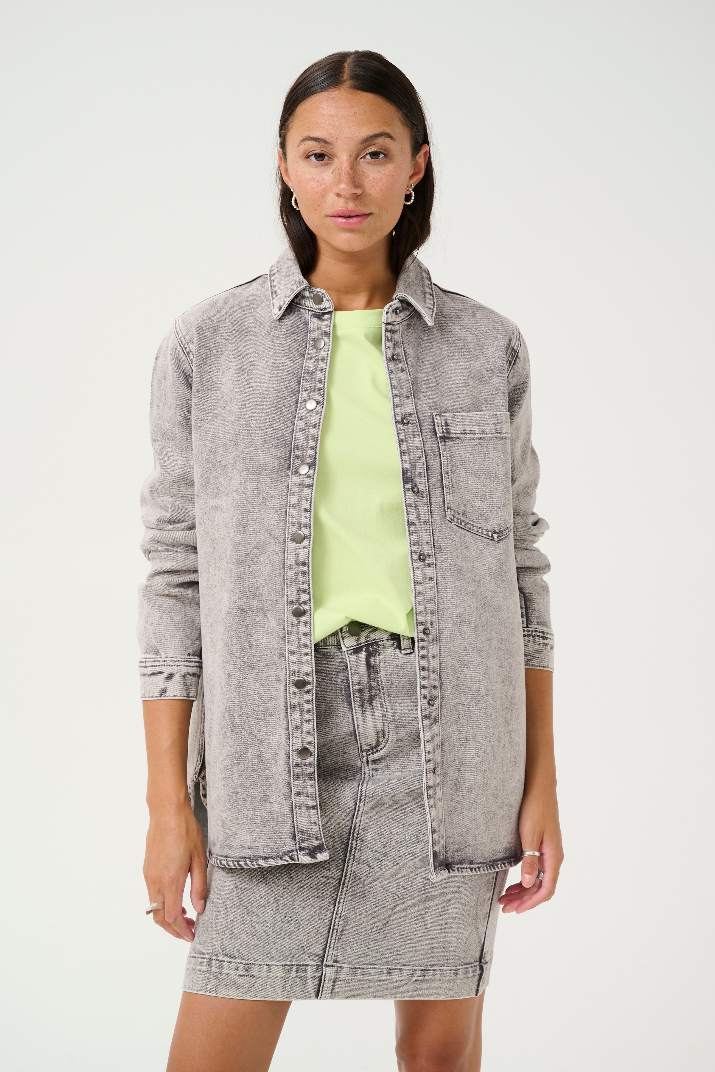 KAamelia Denimskjorta LOOKBOOK FRONT 10509655-107107