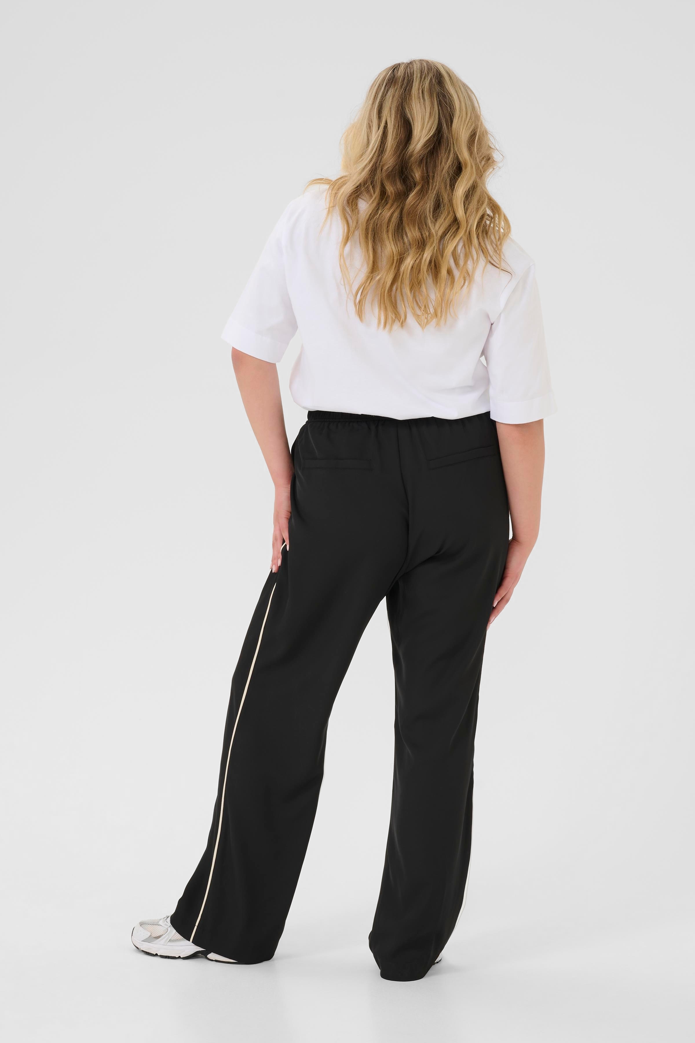 KCtenna Hose LOOKBOOK BACK 10583433-100121