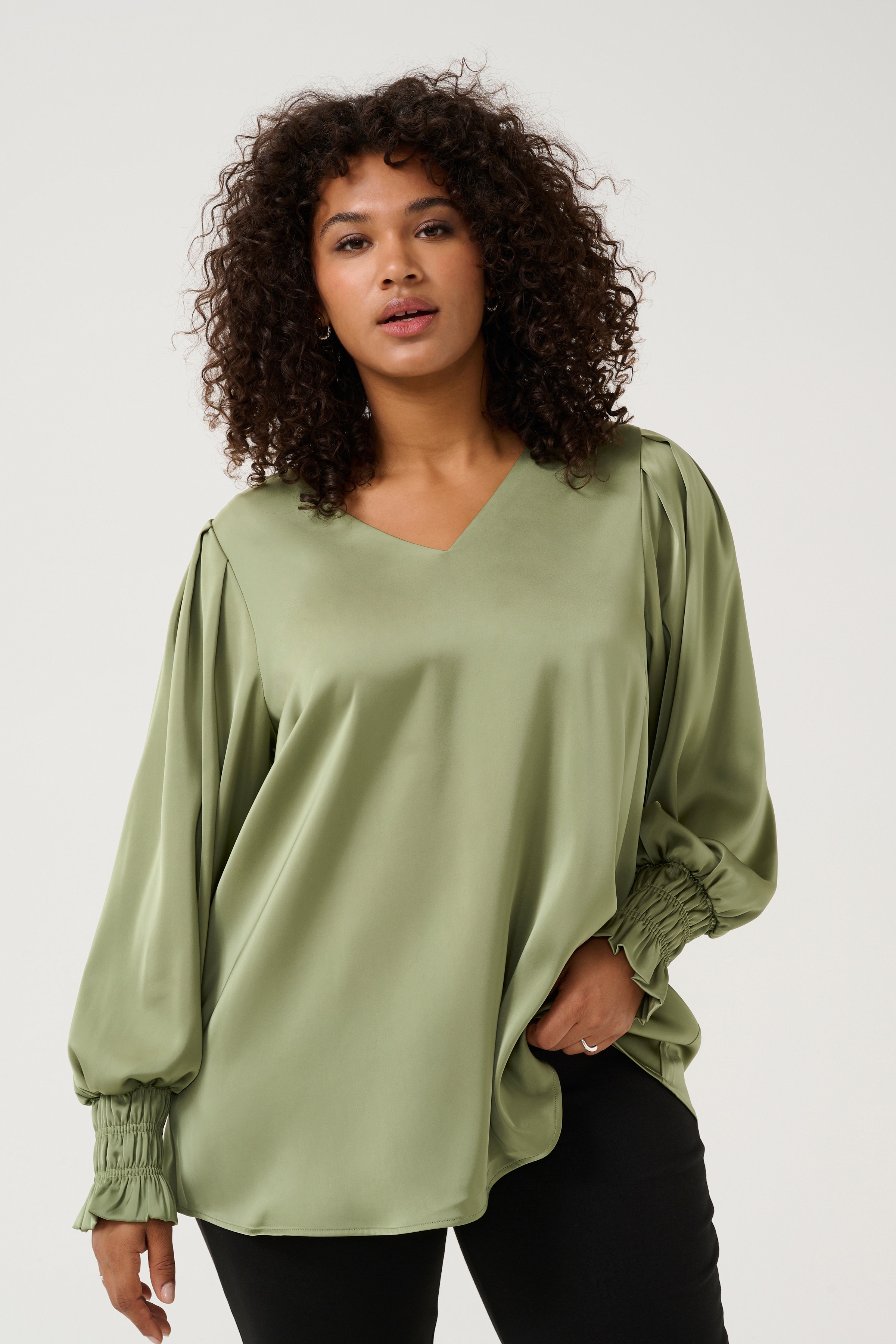 KChilla Blouse LOOKBOOK FRONT 10583044-170115