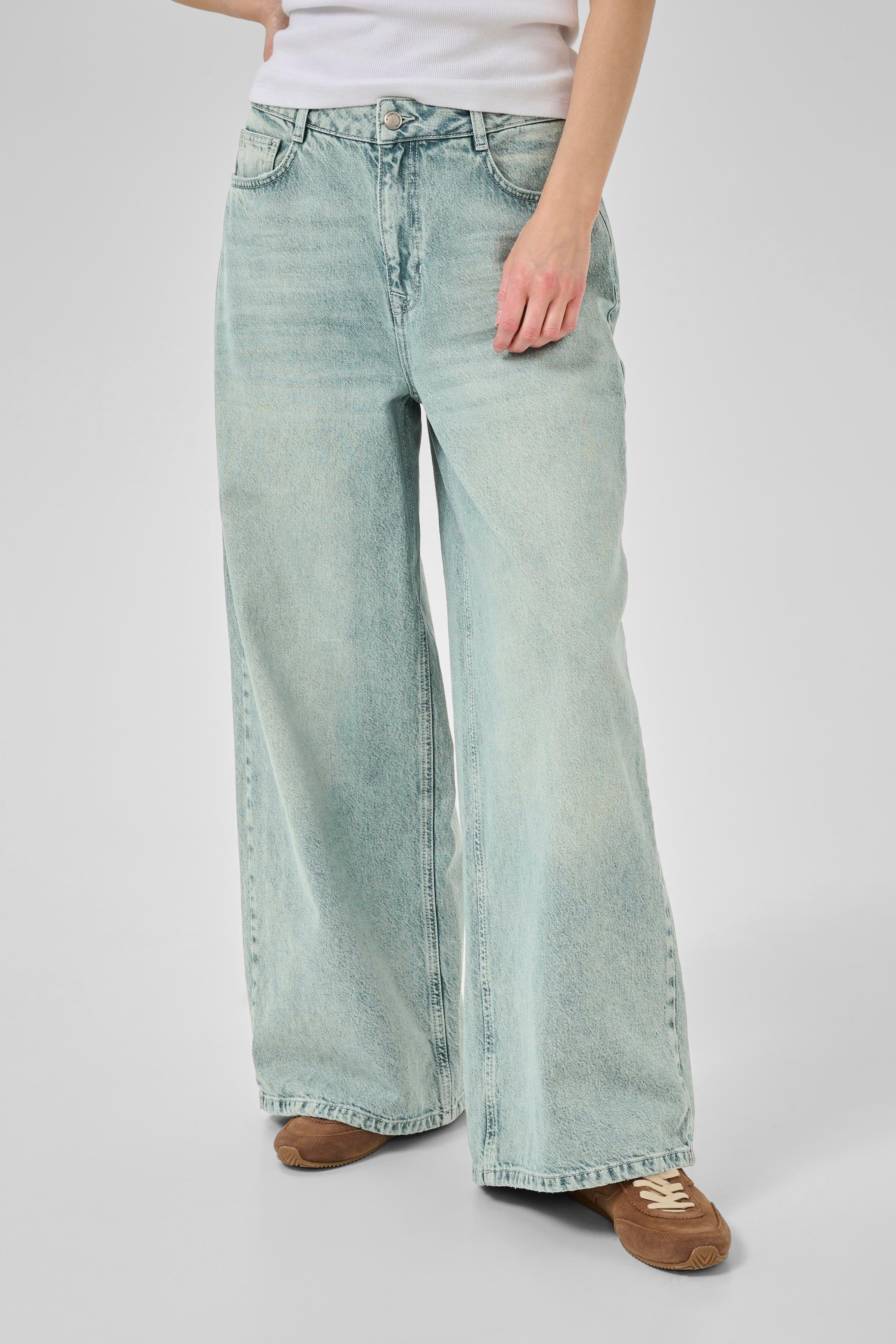 JessieMW Jeans LOOKBOOK FRONT 10705203-100050