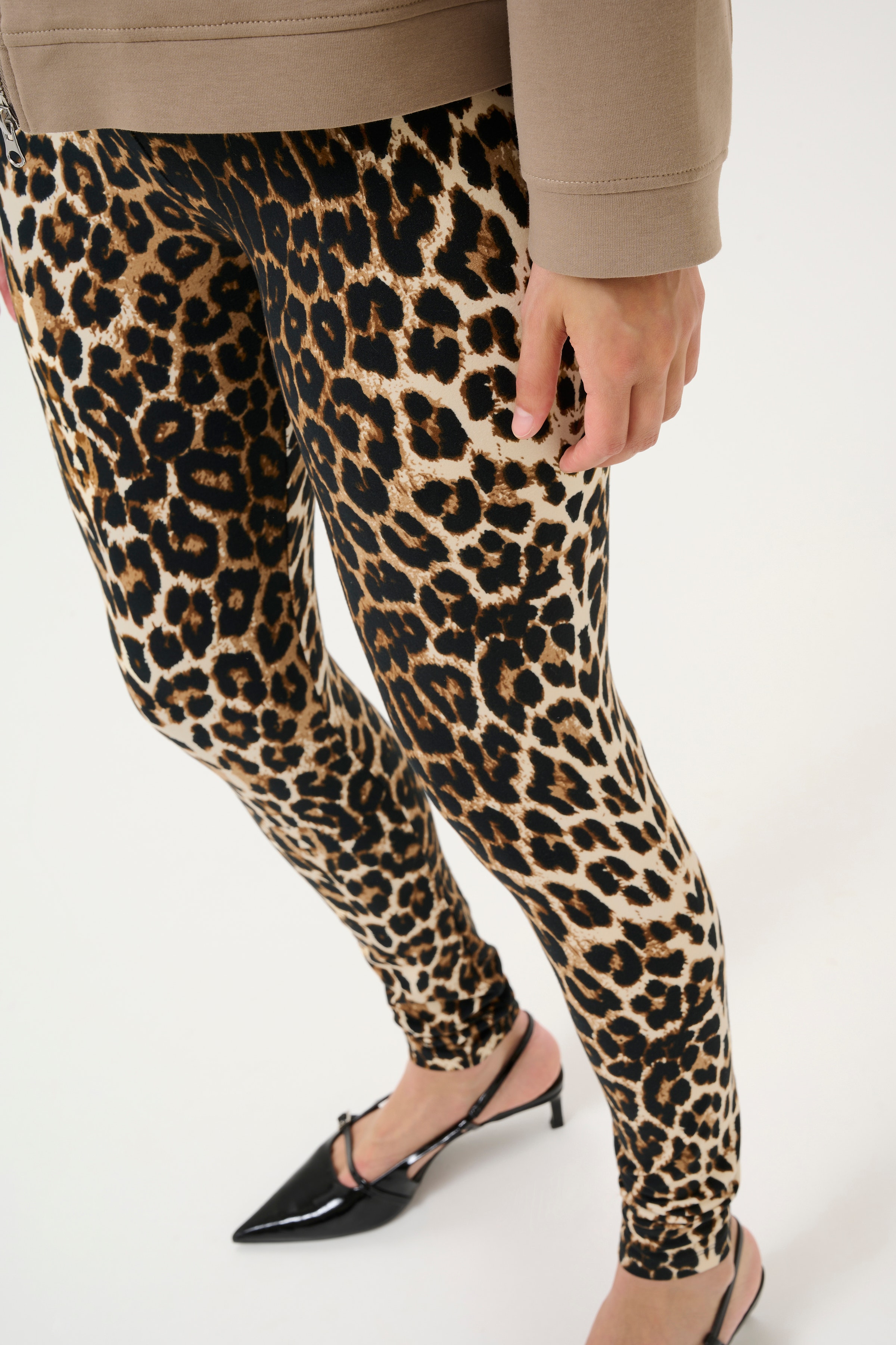 PavieKB Leopard leggings LOOKBOOK FRONT 10103060-181048