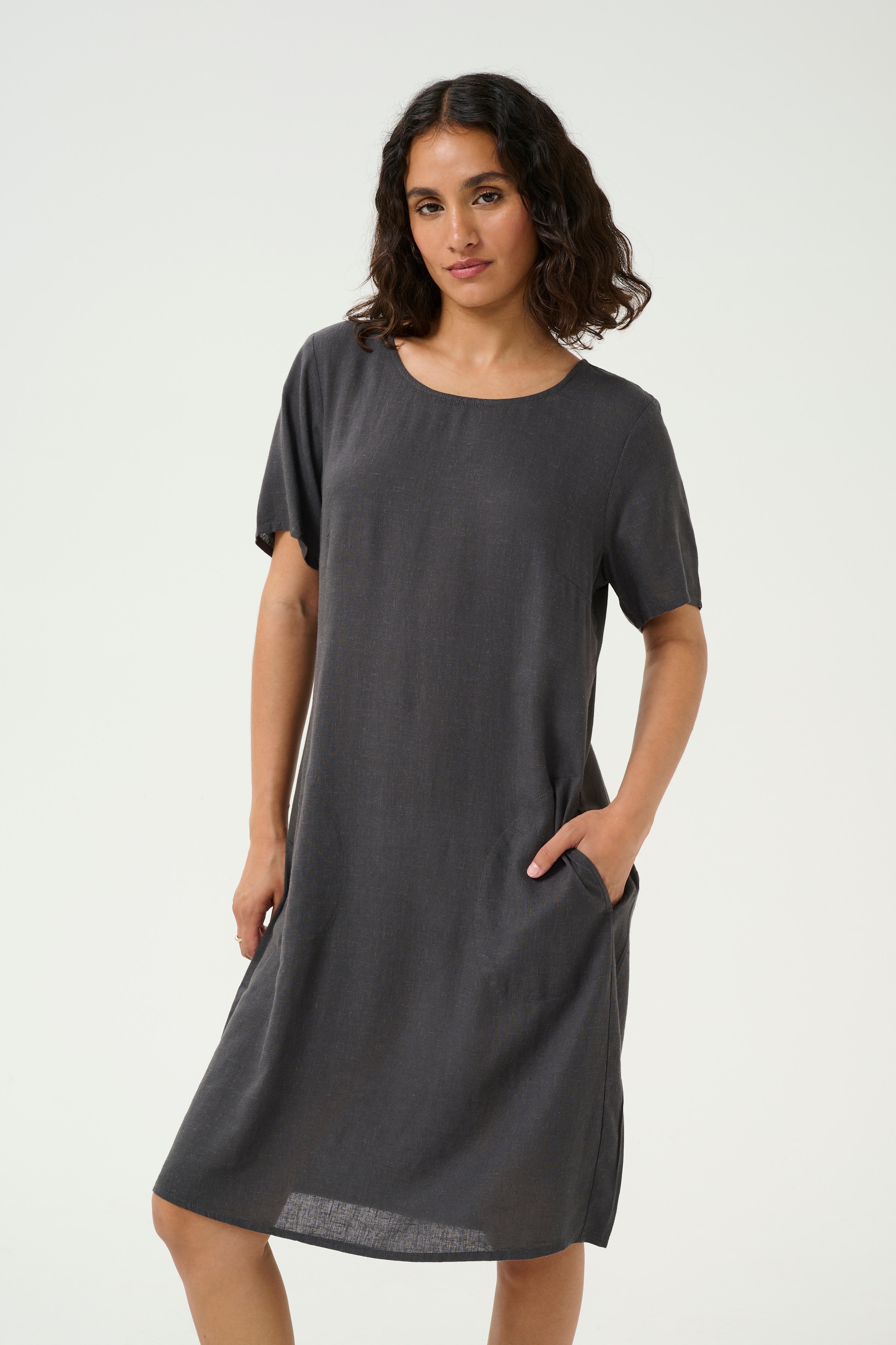 KAmilia Linen dress LOOKBOOK FRONT 10508362-190205