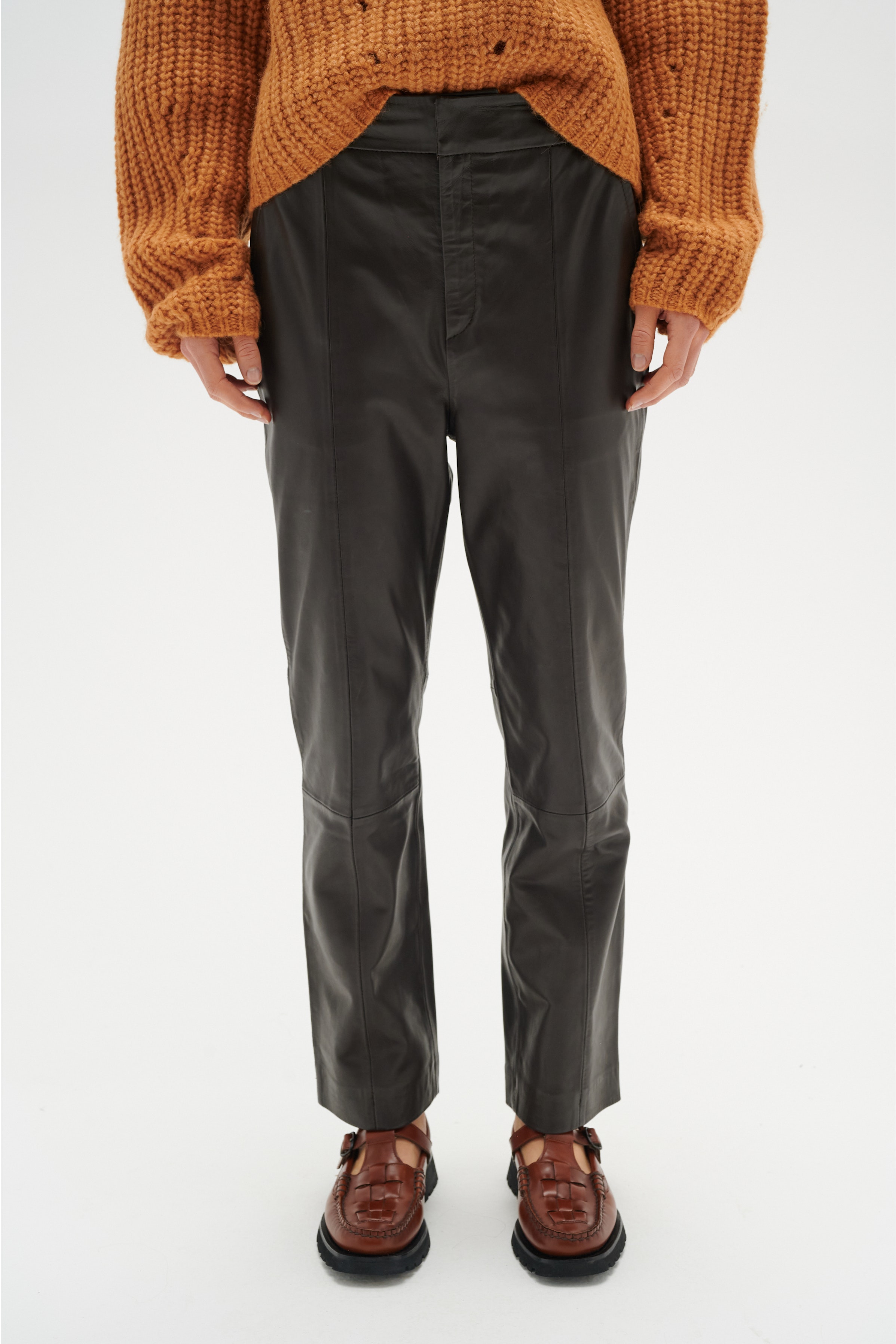 WrylieIW Hose LOOKBOOK FRONT 30108741-190910