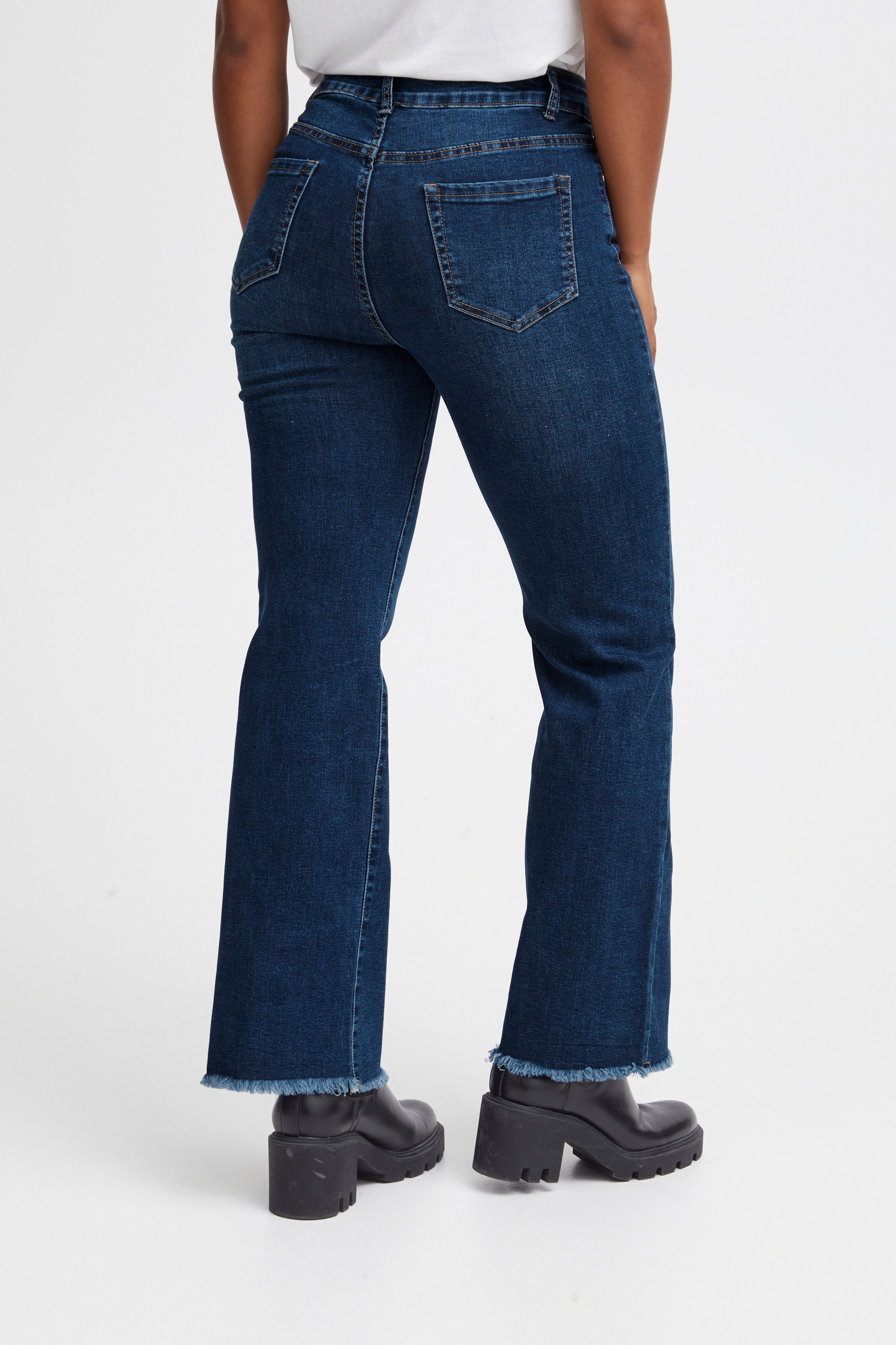 SBFANAS Trousers LOOKBOOK BACK 22100407-203677