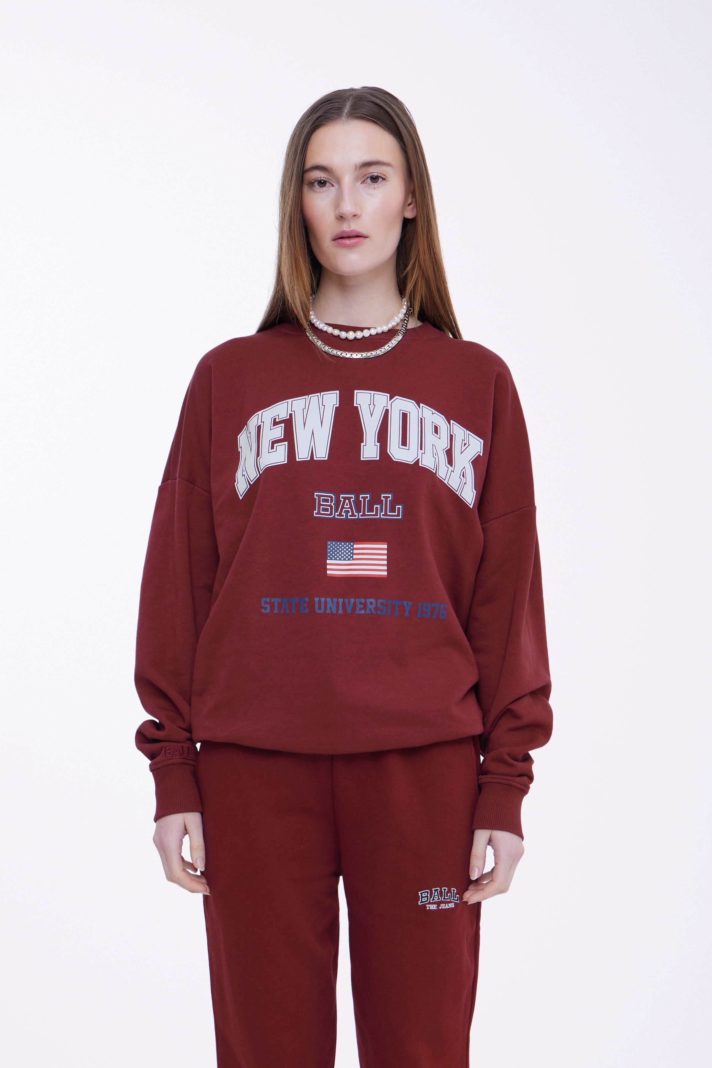 L. SMITH SWEATSHIRT LOOKBOOK FRONT 50400051-191617