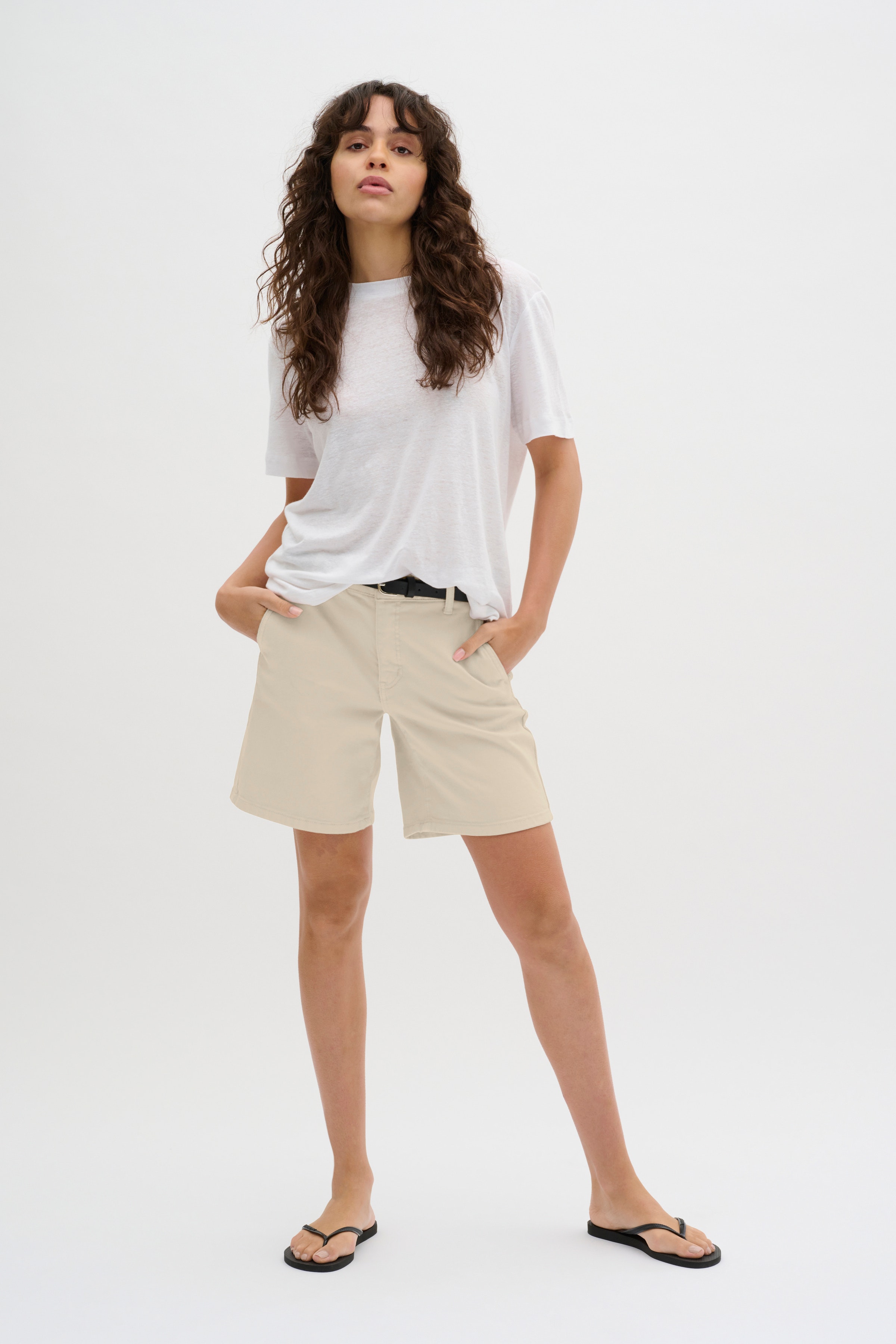 LaraMW Shorts LOOKBOOK FRONT 10704301-130905