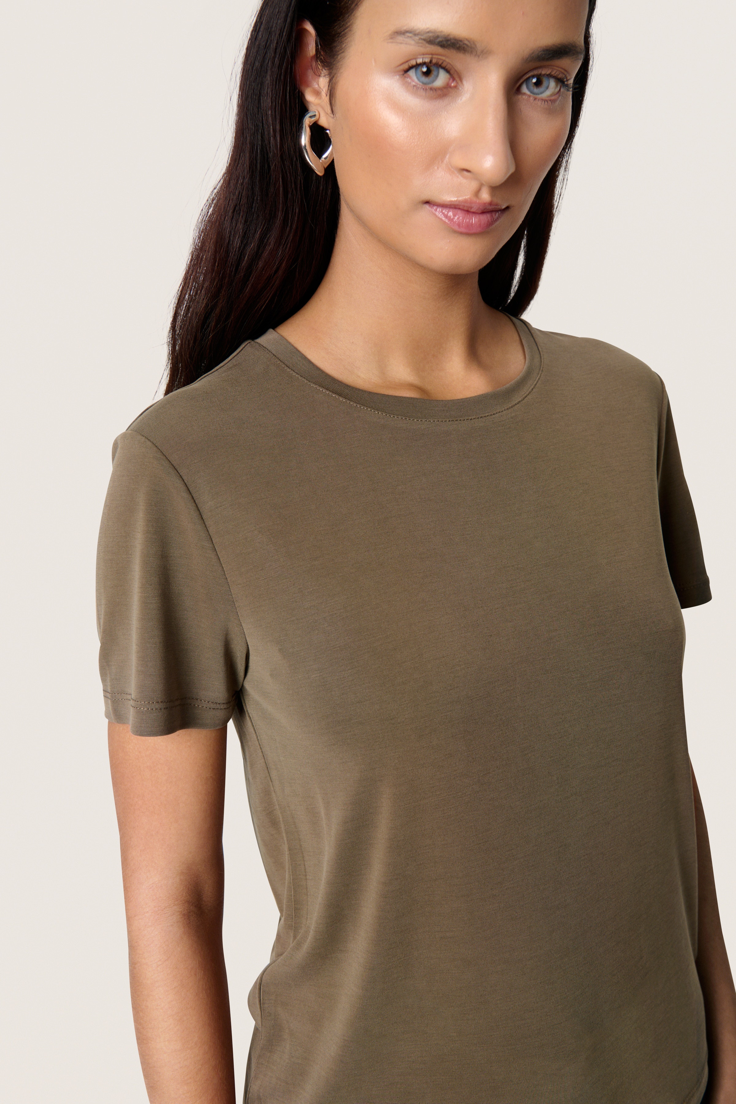 SLColumbine T-shirt LOOKBOOK DETAIL 30404678-190822