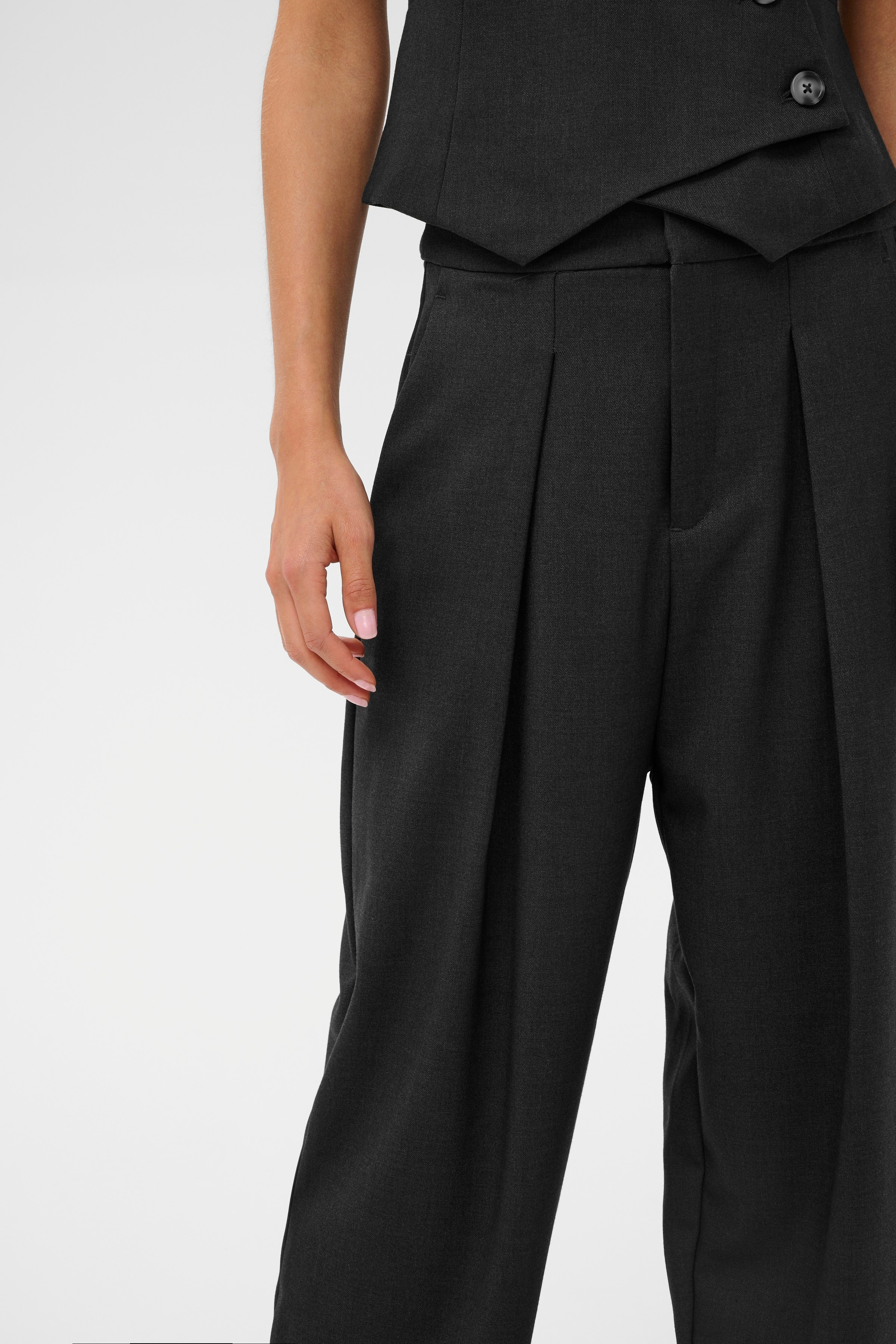 YuktaIW Trousers LOOKBOOK DETAIL 30111165-301744