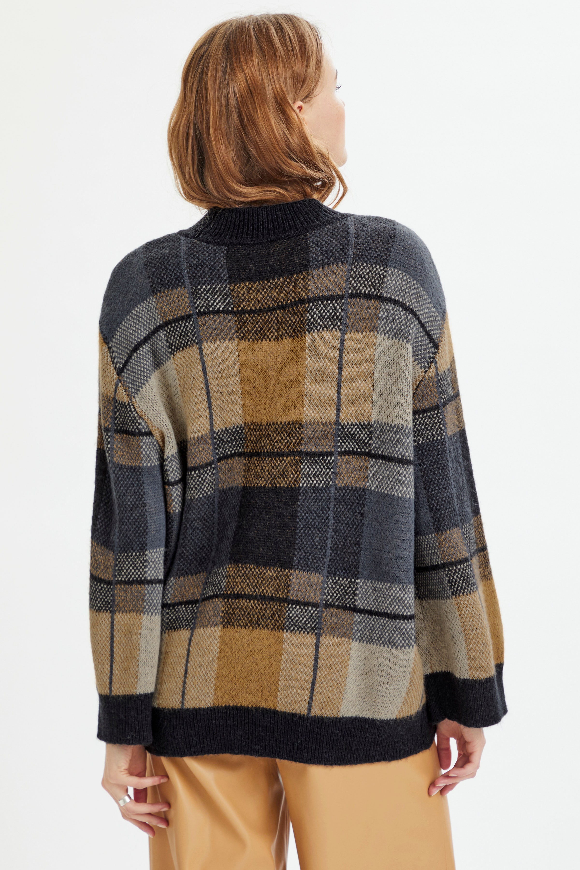  IbenaSZ Pullover

 LOOKBOOK BACK 30511372-193713