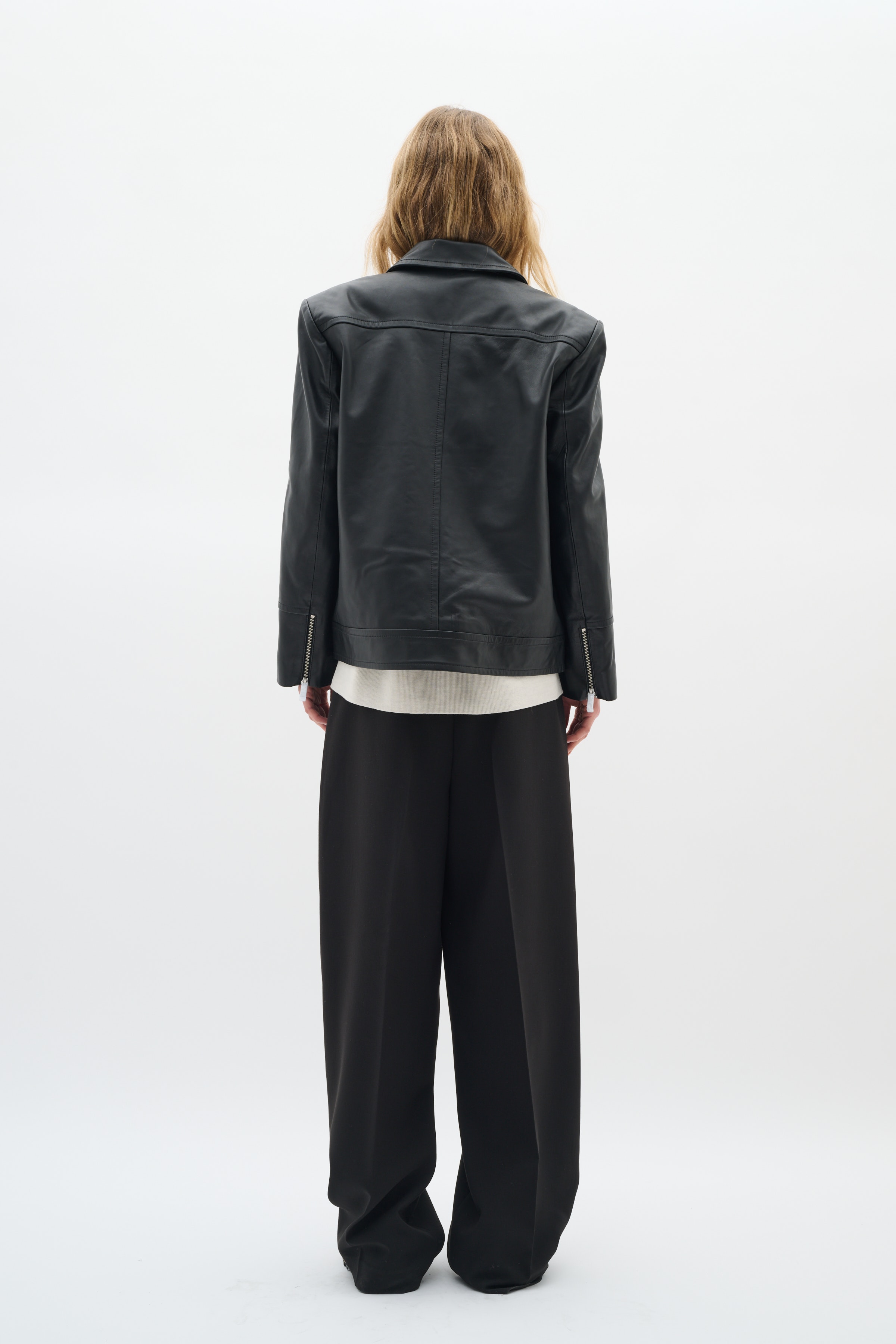 BrodiaIW Outerwear LOOKBOOK FRONT 30110996-194008